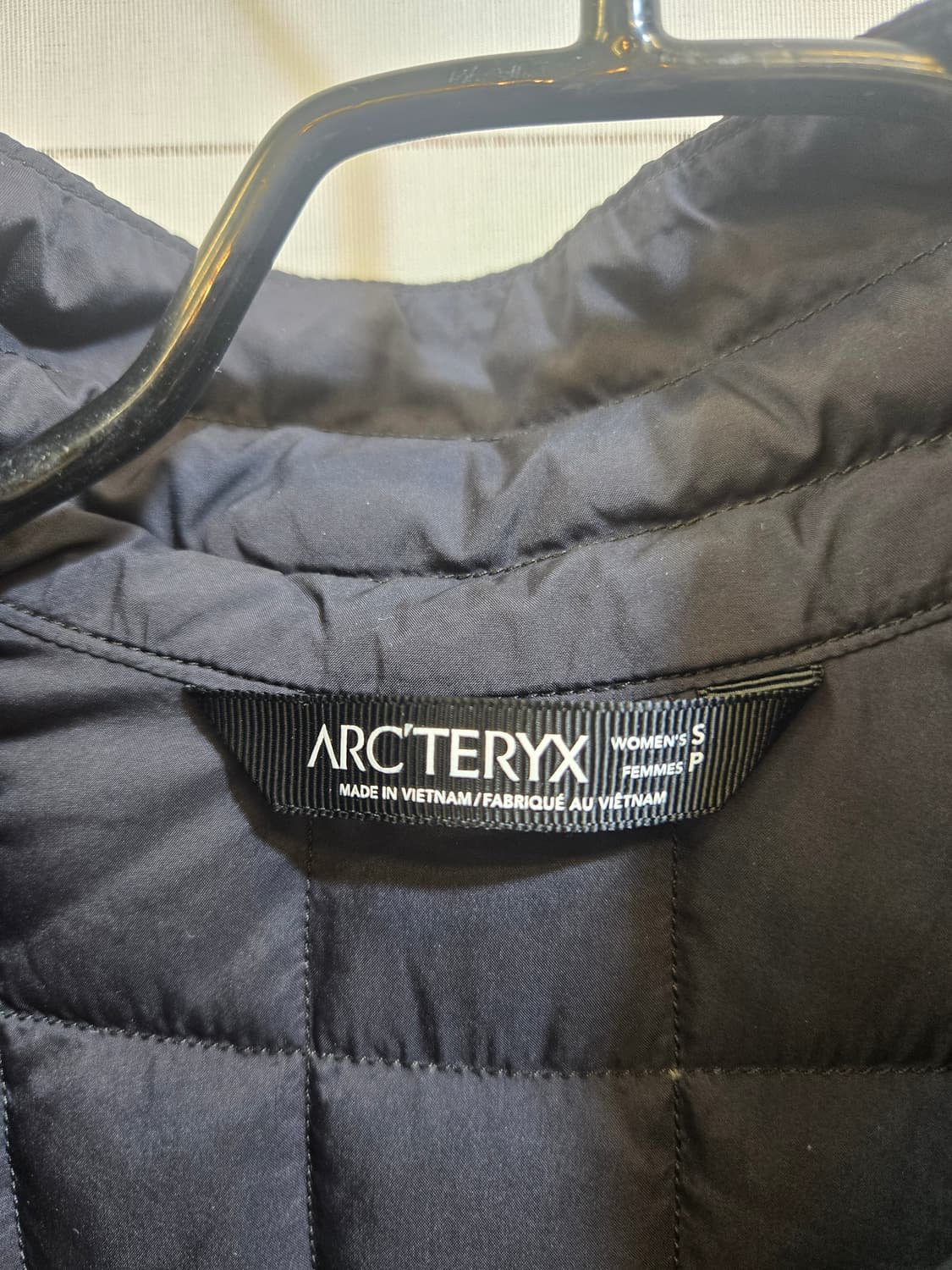 아크테릭스 구스다운 블랙패딩  상품이미지3