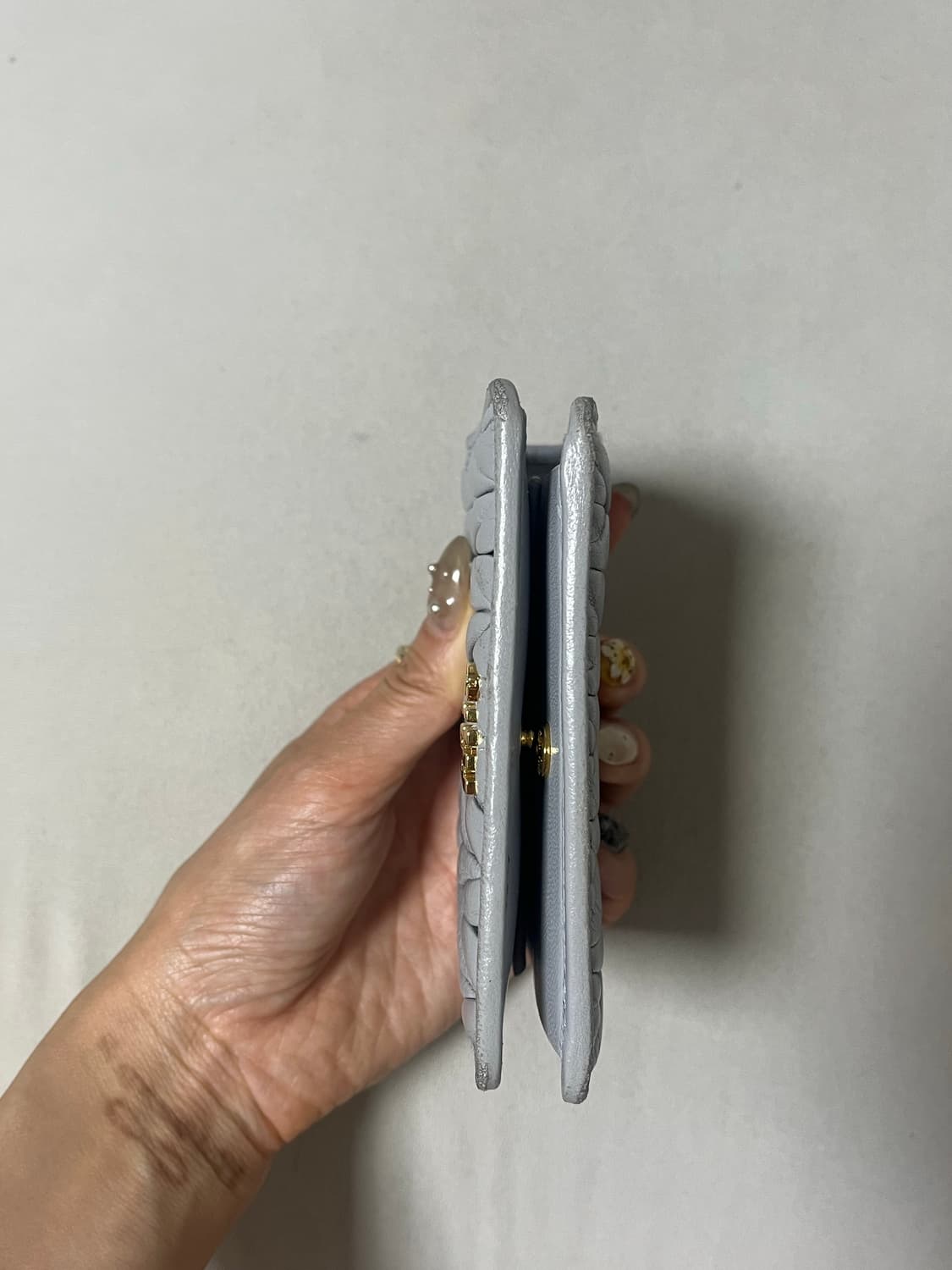 미우미우 마테라쎄 나파 가죽 반지갑 정가 930,000원  상품이미지9