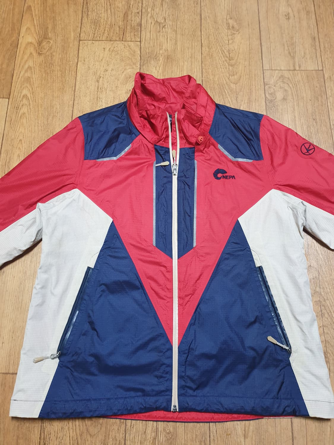 1097 네파 아웃도어 바람막이 105 사이즈입니다 상품이미지1