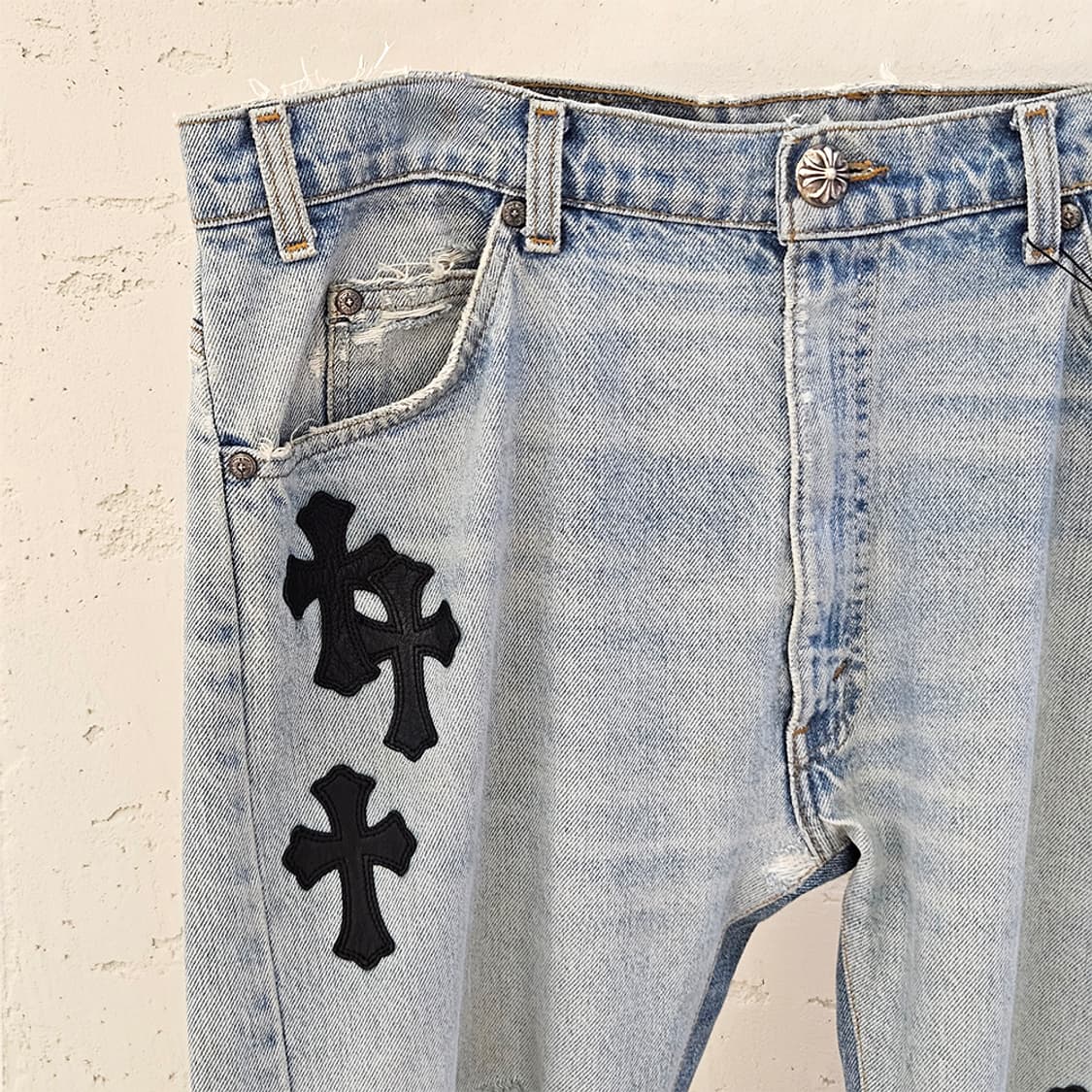 [36] 크롬하츠 크로스 레더패치 청바지 B1029C333/2150만원 상품이미지2