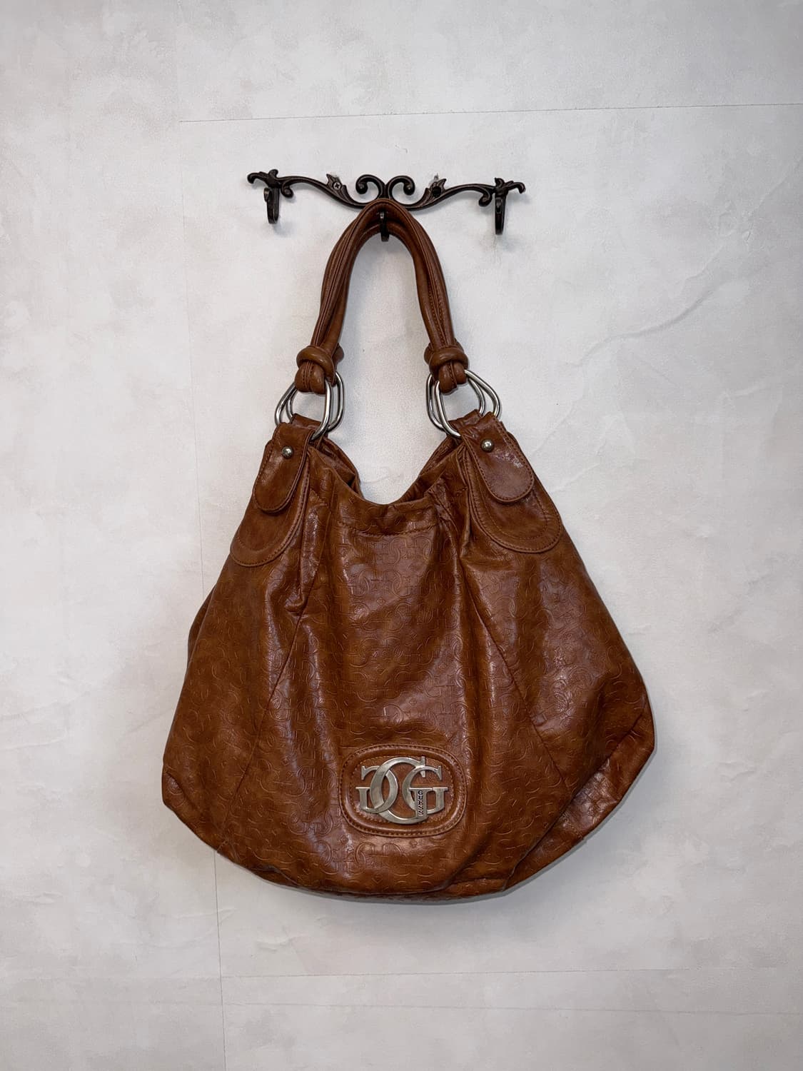 Guess brown leather logo shoulder bag 상품이미지1