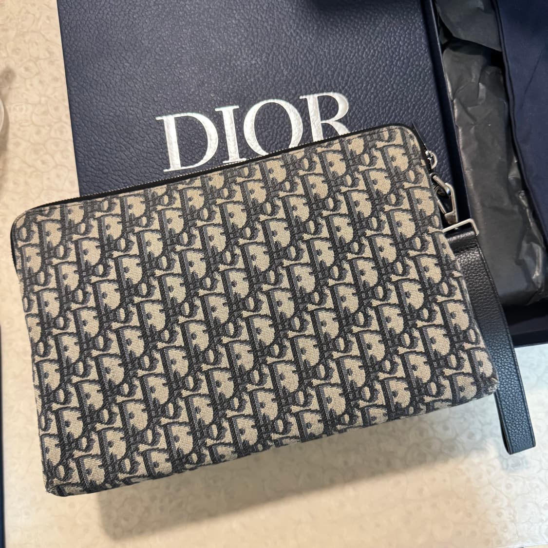 디올 트라이앵글 아이패드 클러치 A4 상품이미지5