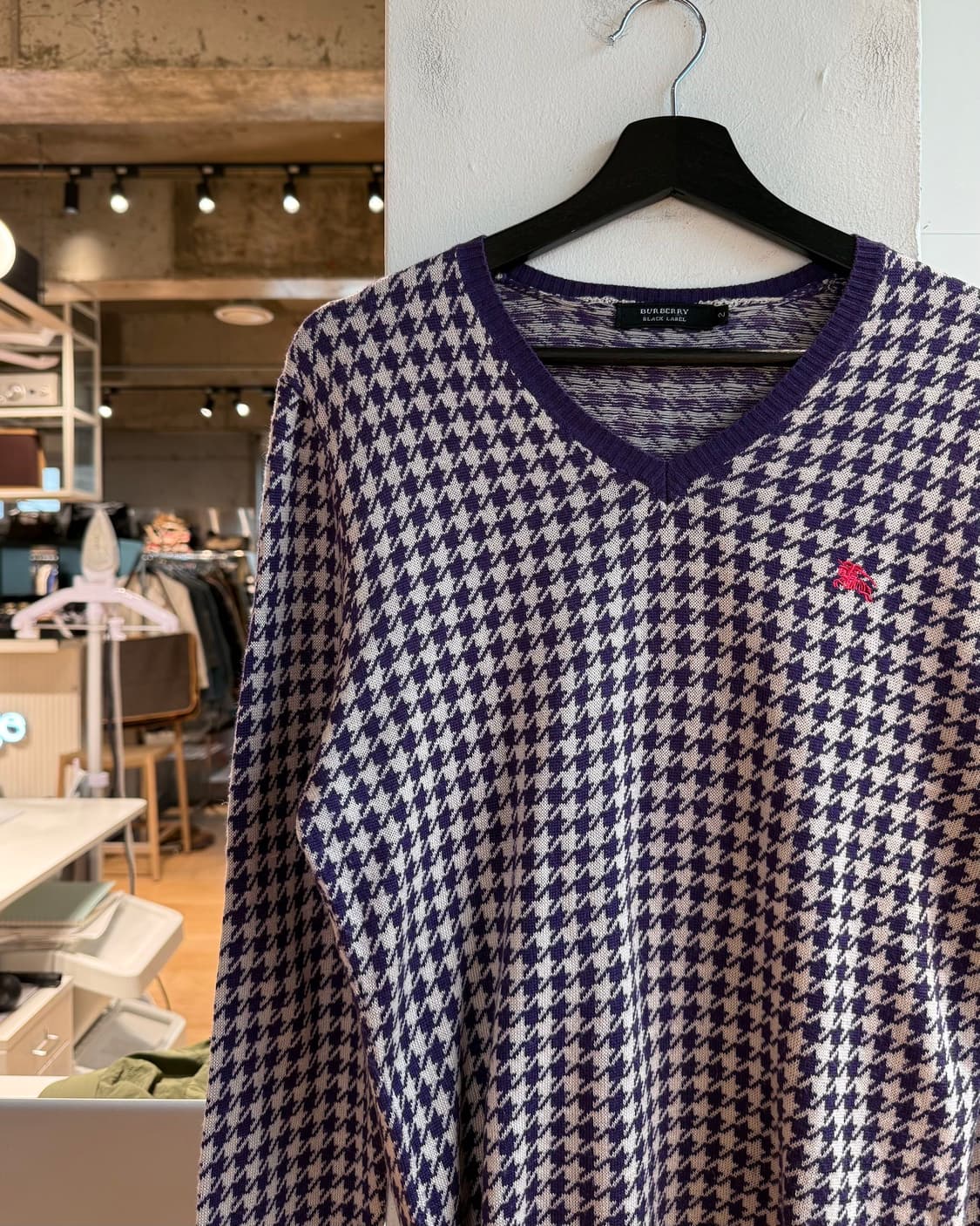 버버리 블랙라벨 퍼플 하운드투스 체크 울 브이넥 니트 상품이미지4