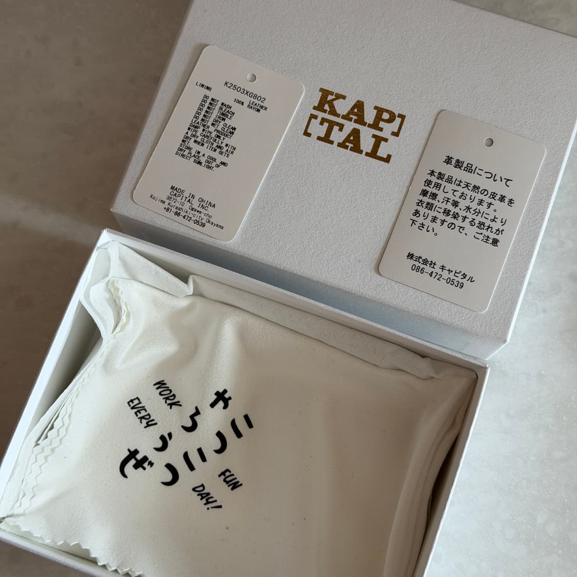 새상품) 캐피탈 떰즈 업 본 핸드 집 미니 월렛 네이비 지갑 상품이미지2