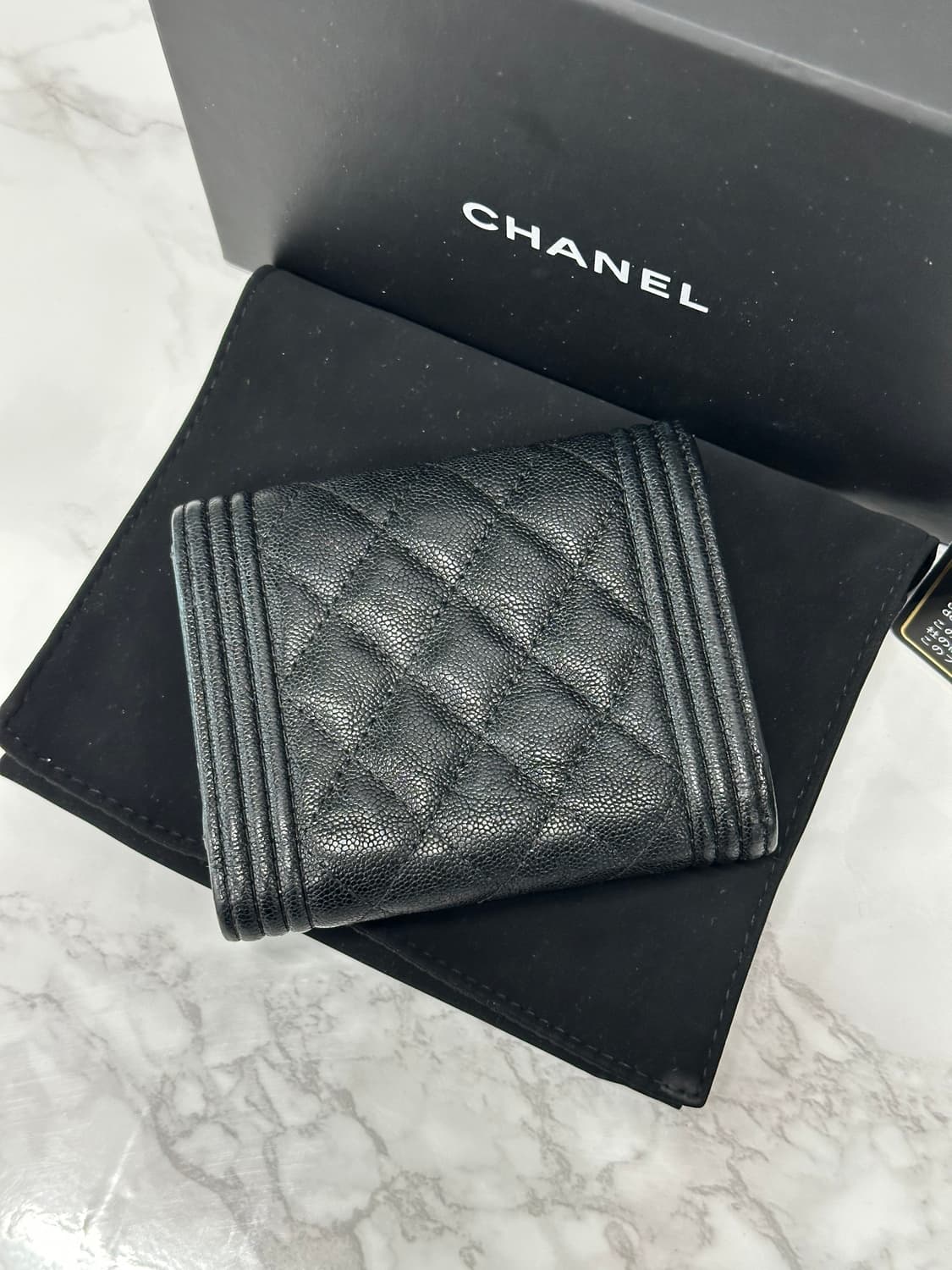 [풀구성] 샤넬 보이 플랩 지갑 카프스킨 골드 상품이미지3