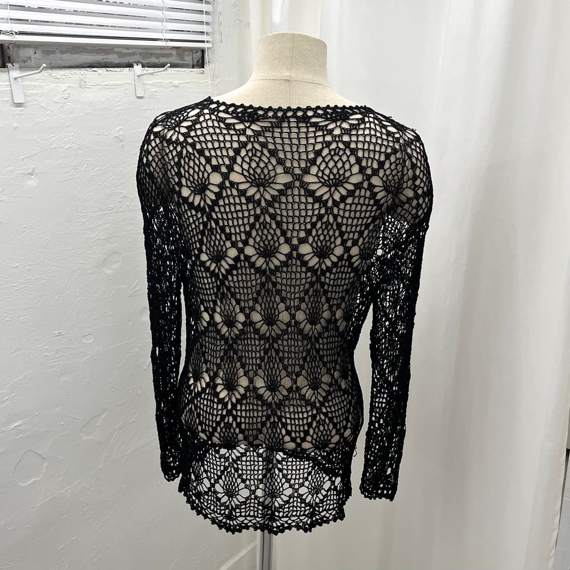 [OS] 빈티지 패턴 펀칭 니트 스웨터 상품이미지4