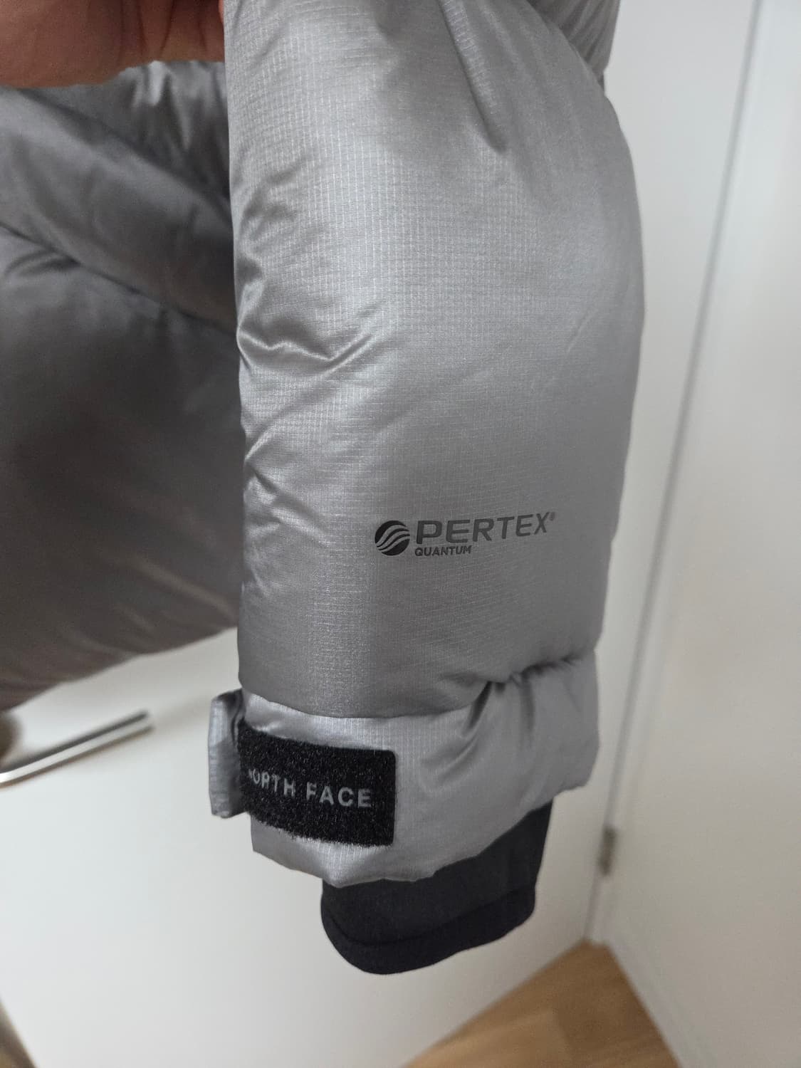 [새상품] 노스페이스 퀀텀 엘버런 퍼텍스 구스다운 패딩 그레이 L  상품이미지4