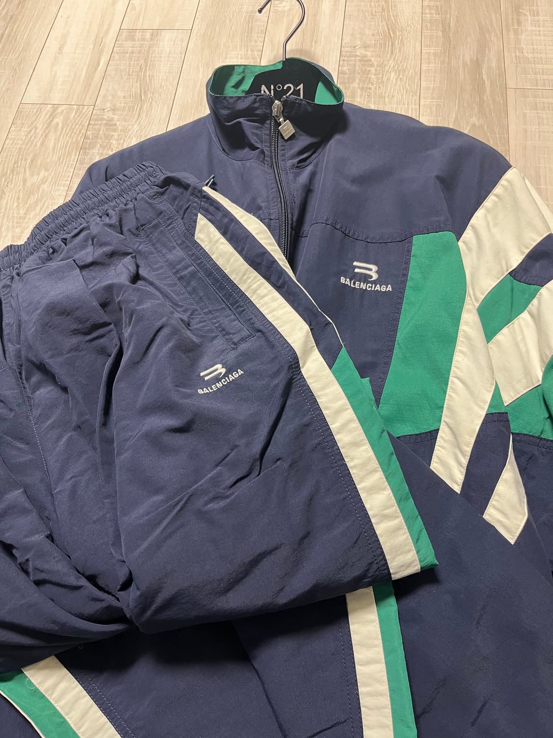 발렌시아가 스포티비 셋업 46. 상품이미지1