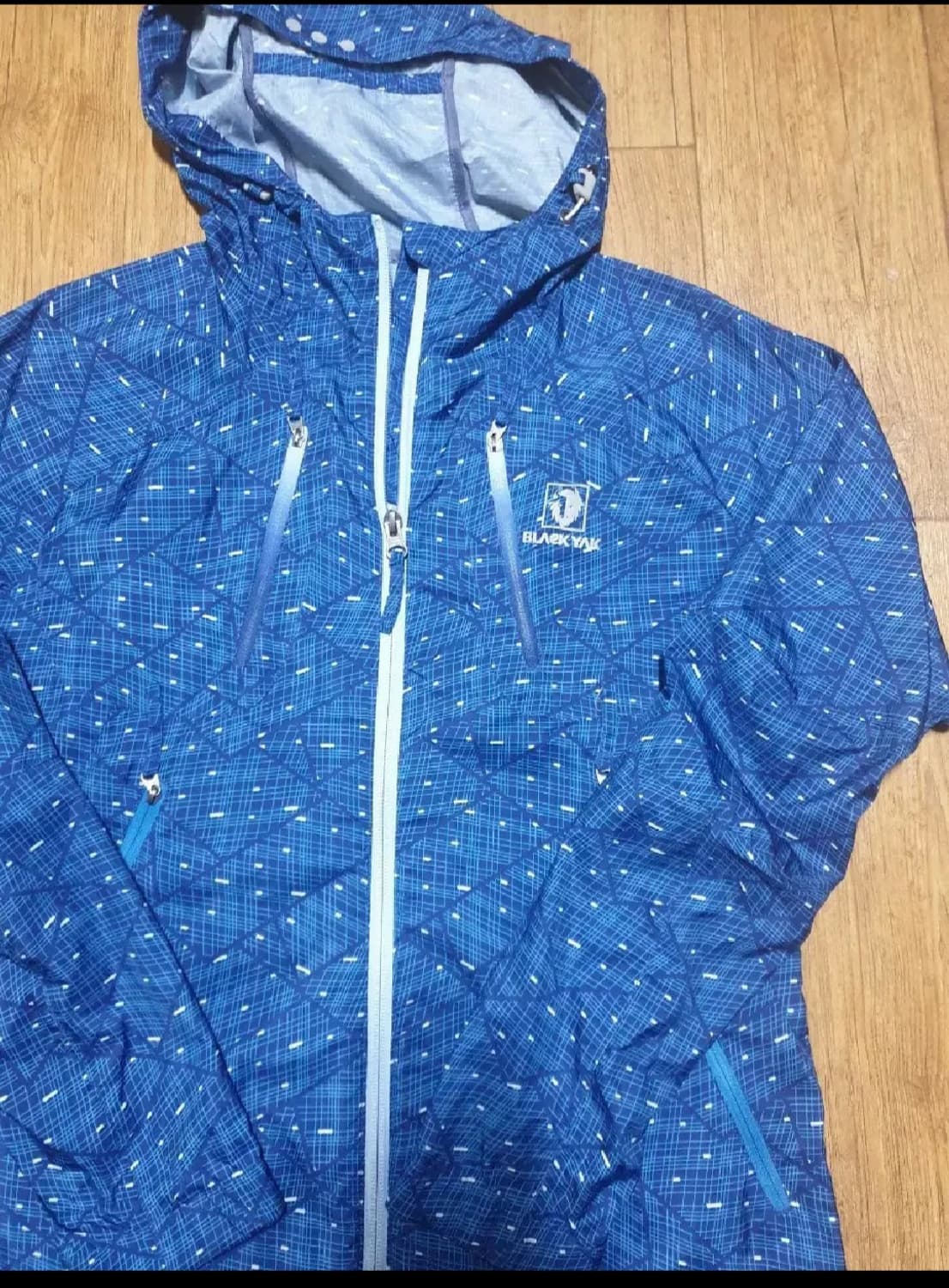 블랙야크 아웃도어 바람막이 95 사이즈입니다 상품이미지3