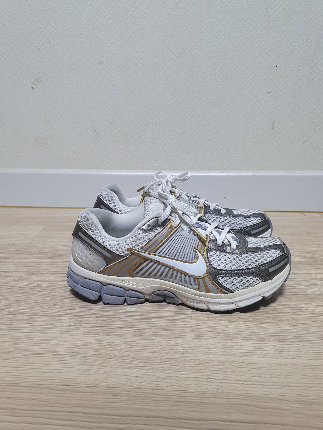 나이키 줌 보메로 5 운동화 255 상품이미지1