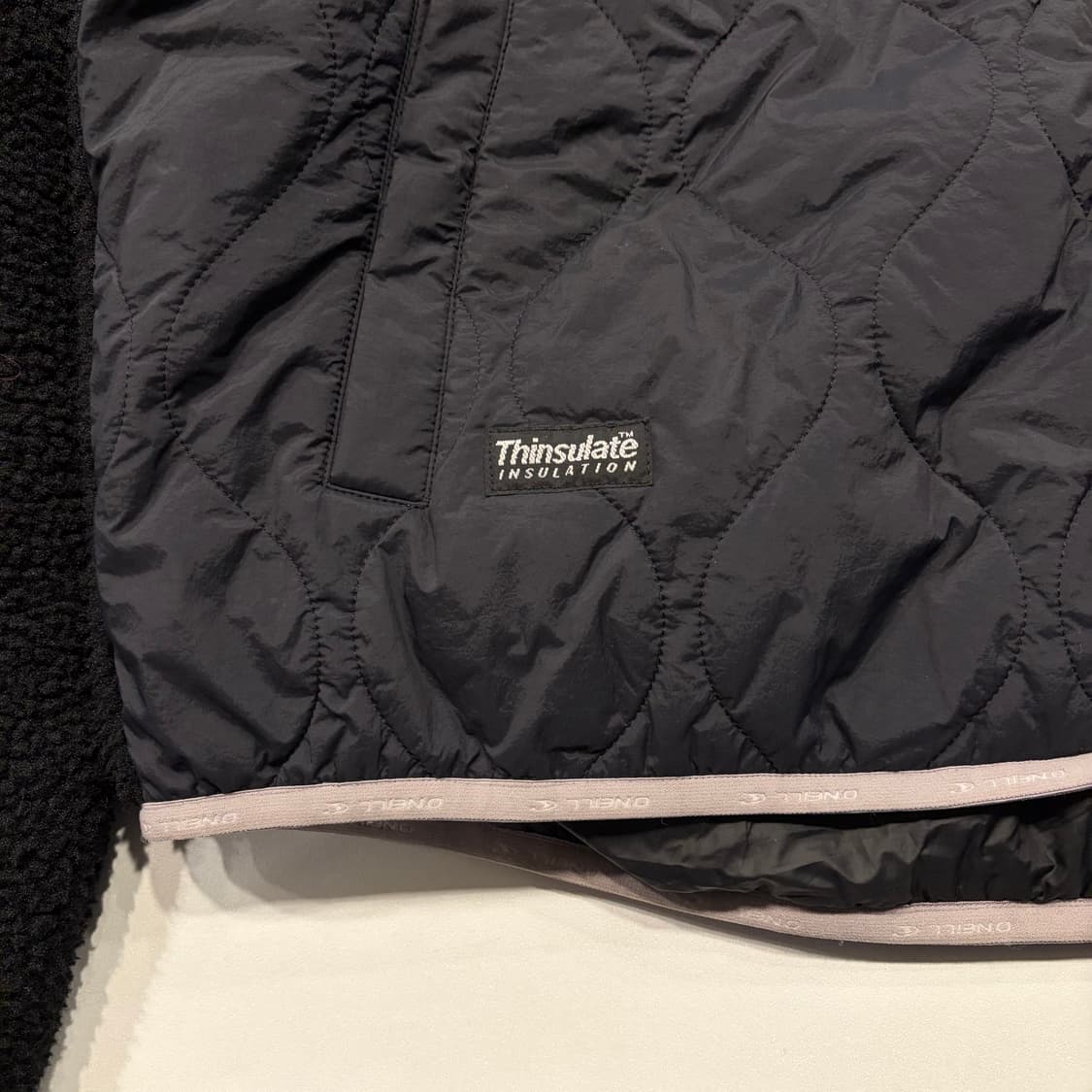 [L] 오닐 퀄팅 플리스 배색 자켓 블랙 C52 상품이미지5