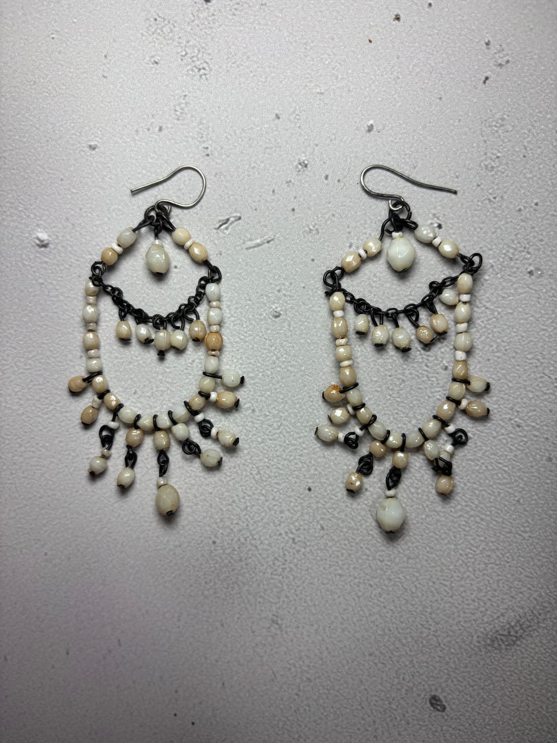 Noir ivory dangle drop earrings 상품이미지1