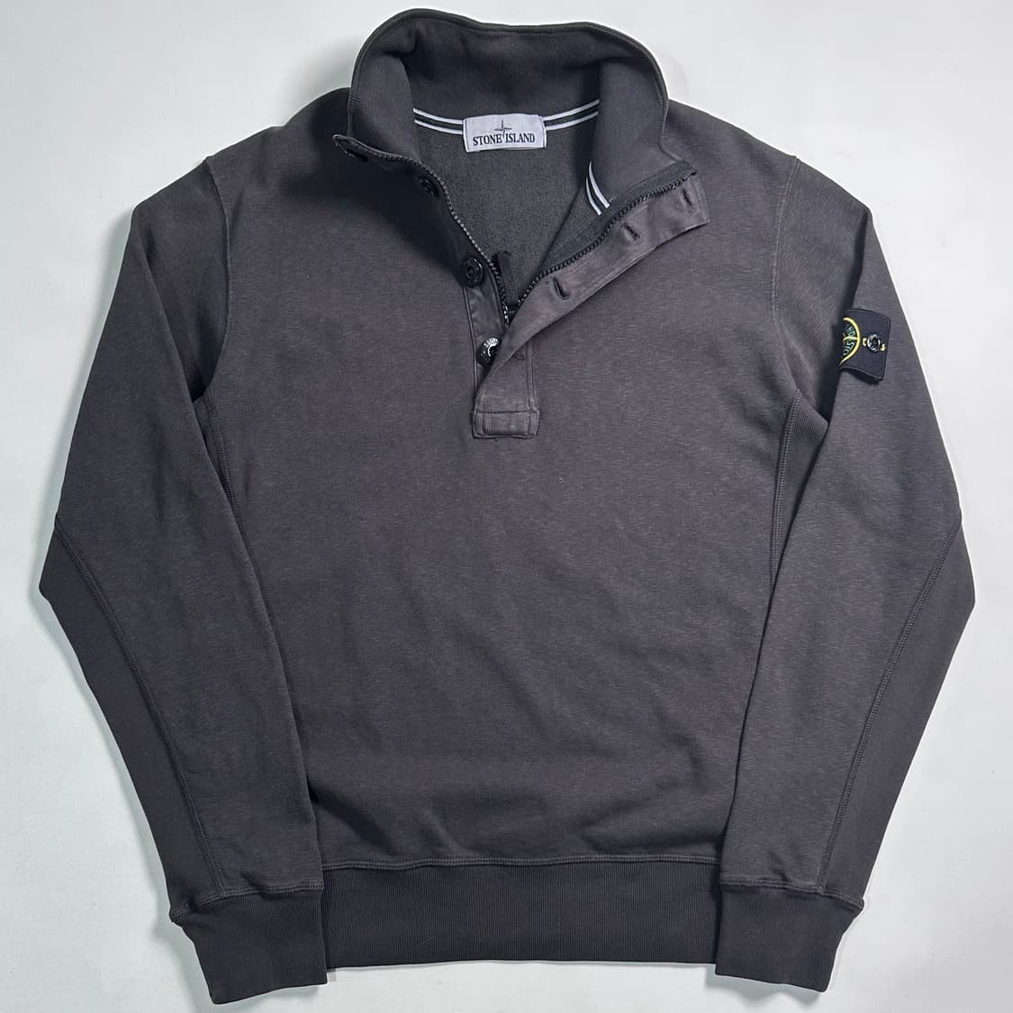 스톤아일랜드 와펜 반집업 맨투맨 상품이미지1