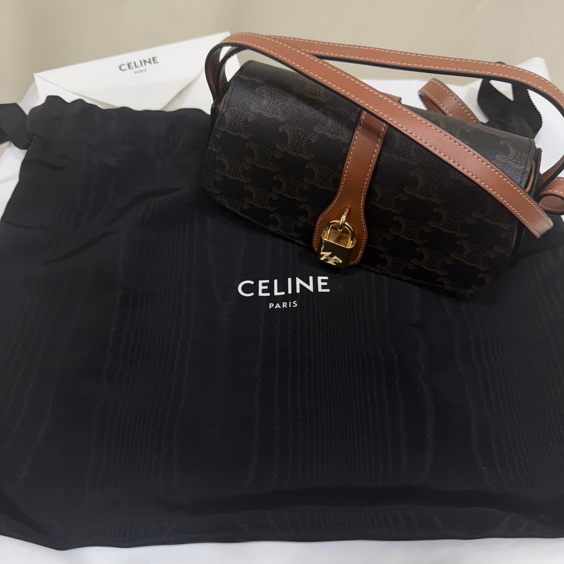 셀린느 타부백 상품이미지1