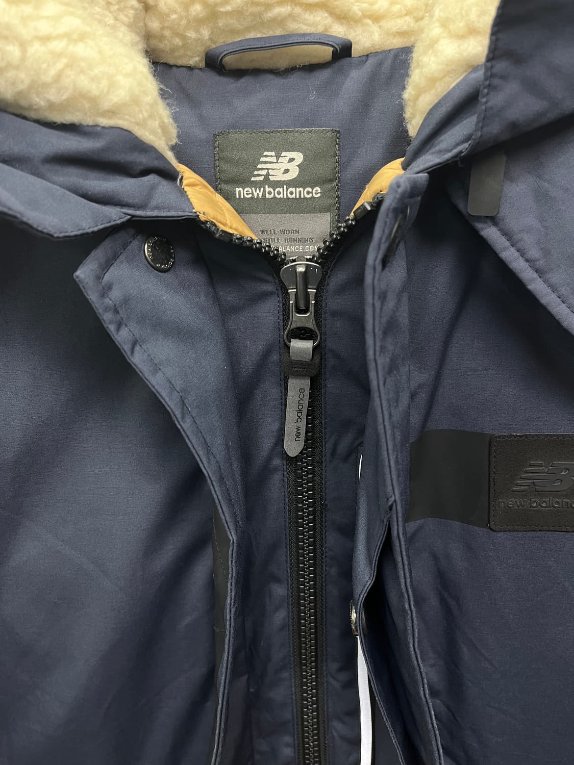 (공용)뉴발란스 네이비 후드 퍼 패딩 상품이미지4