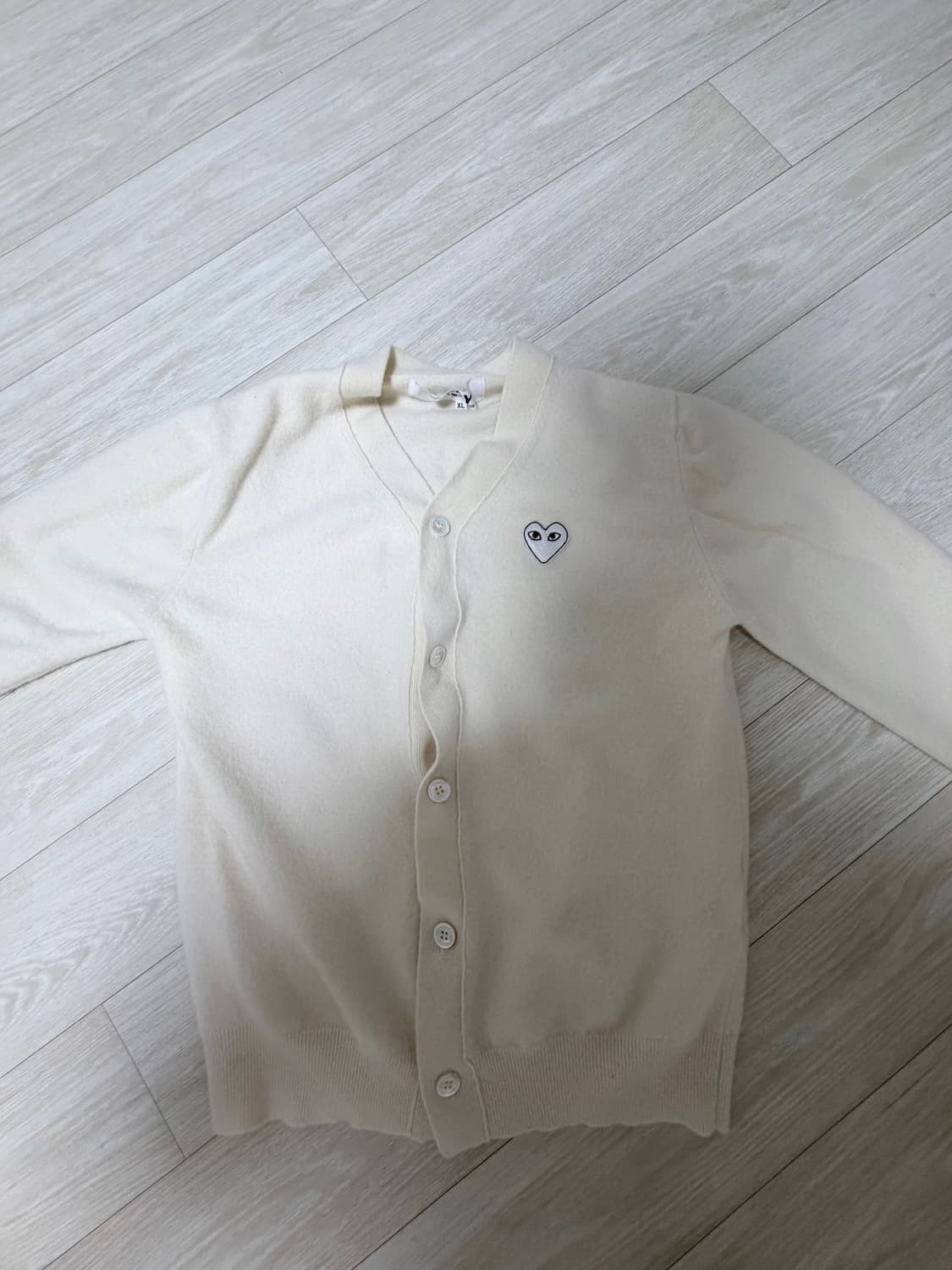 꼼데가르송 하얀색 가디건 싸게 판매합니다~ 상품이미지1