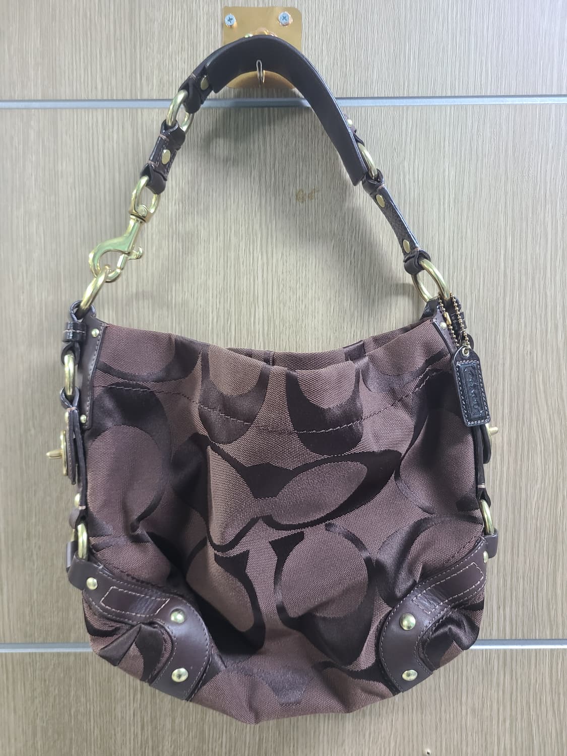 코치 브라운 시그니처 숄더백 상품이미지1