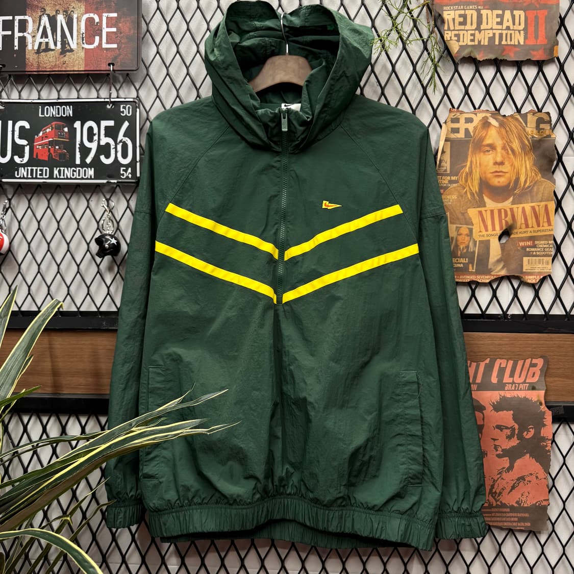 나이키 바람막이 후면 레터링 로고 포인트 옐로우그린 배색 상품이미지1