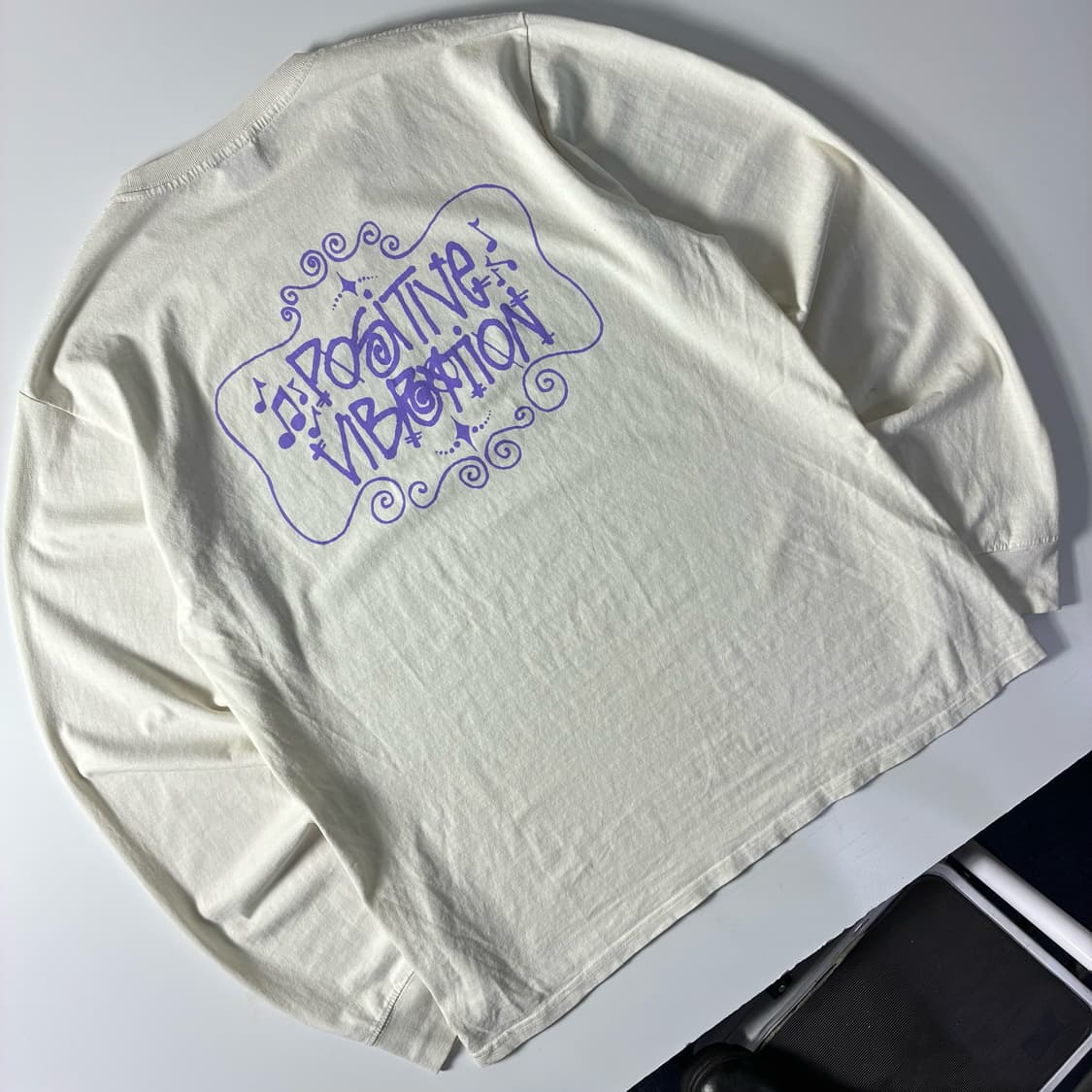 Stussy  스투시 포지티브 바이브레이션 화이트 롱슬리브 상품이미지1