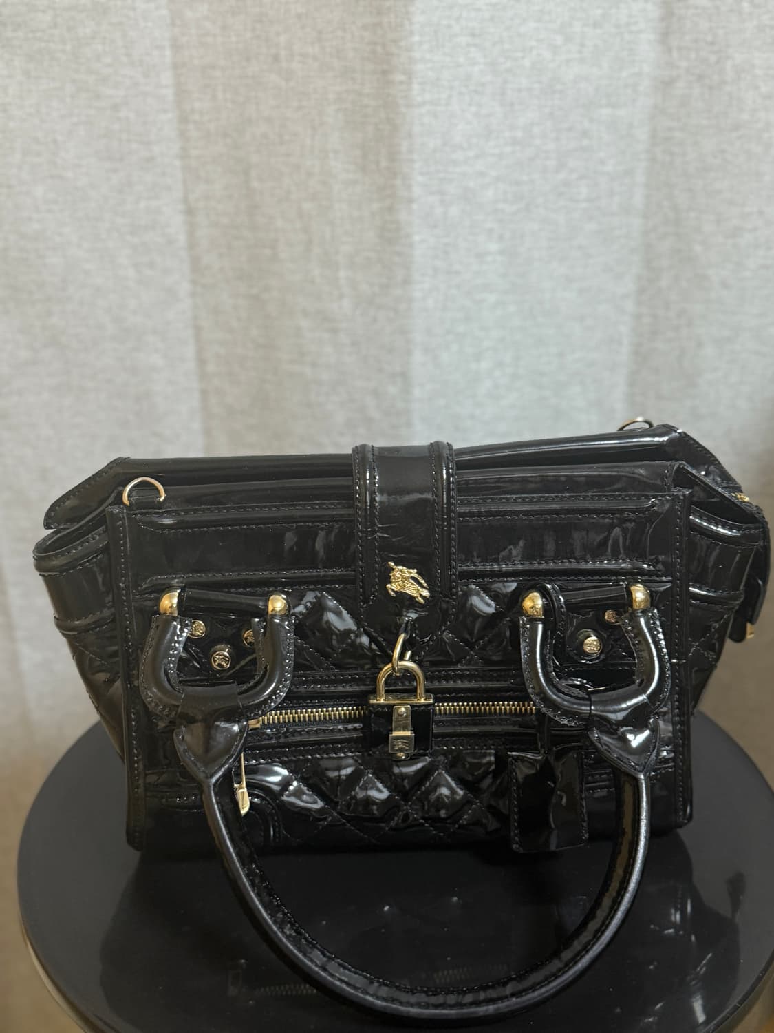 버버리 블랙 퀼팅 토트백 상품이미지1