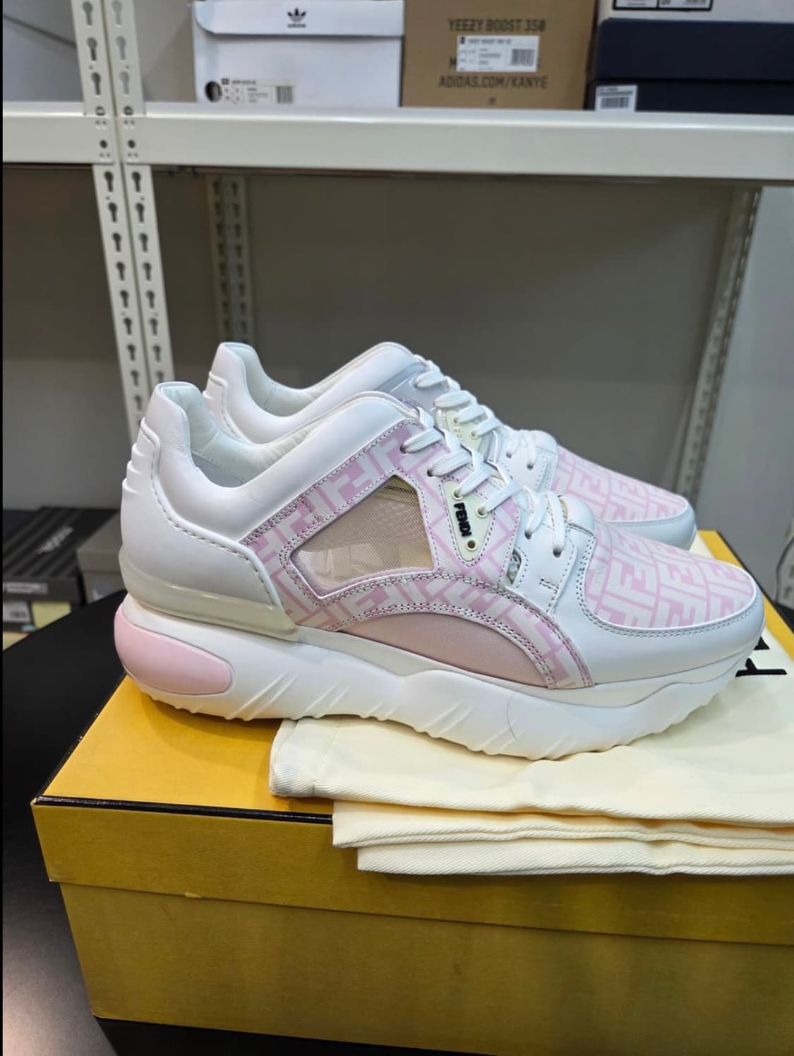 [새상품] 펜디 FF로고 스니커즈 상품이미지3