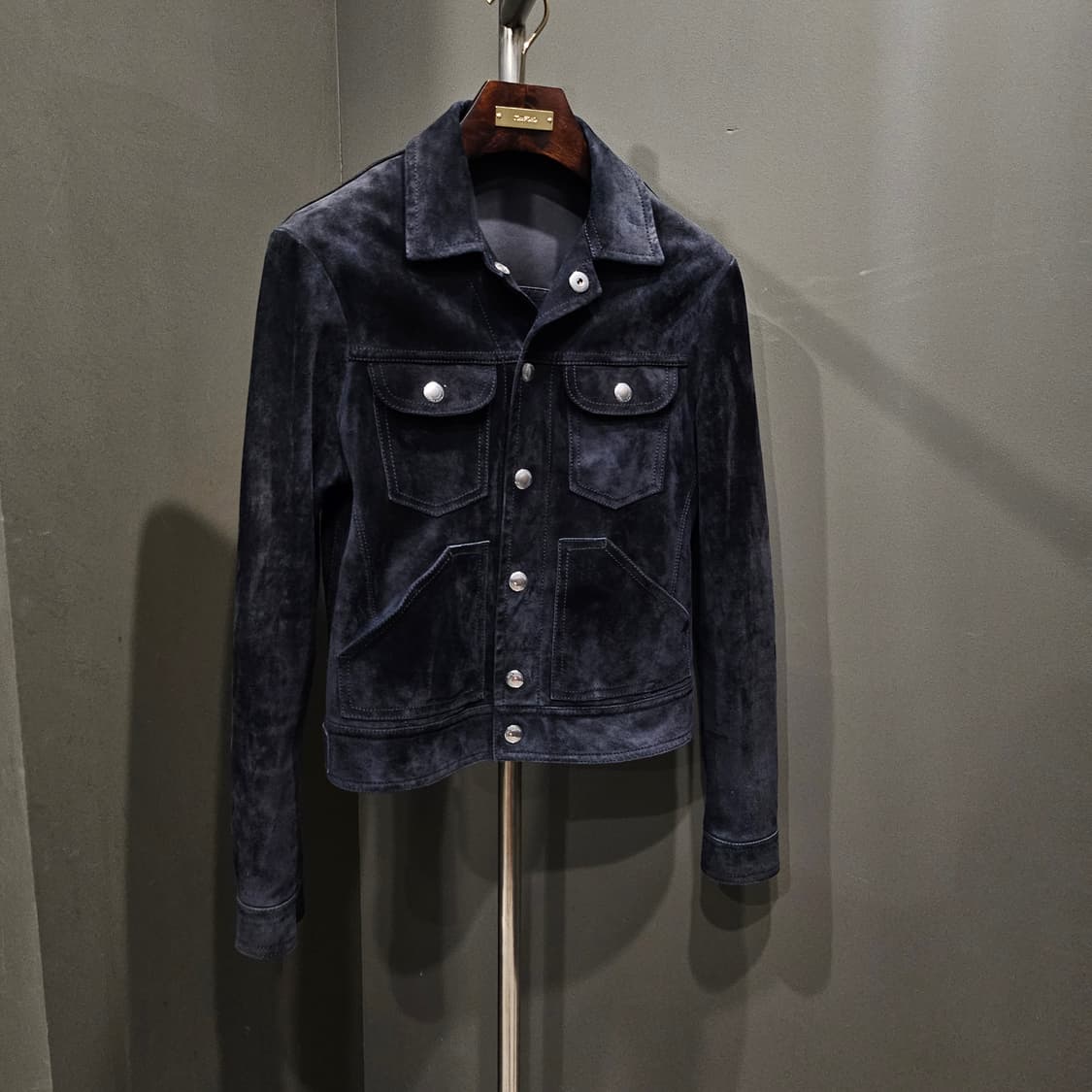 톰포드 캐시미어 스웨이드 트러커 자켓 블랙 상품이미지1