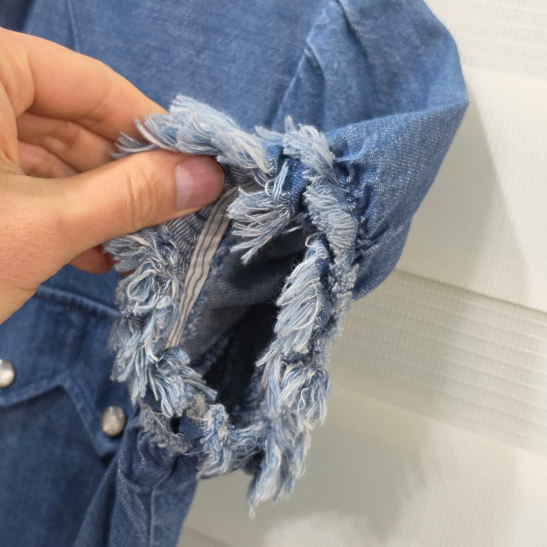 미사용품 Inpaichthys kerri 반팔 데님 롱셔츠- 우먼S 상품이미지3