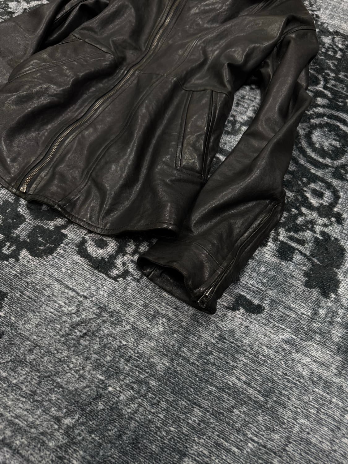 Okiraku asymmetry high neck lamb skin ja 상품이미지5