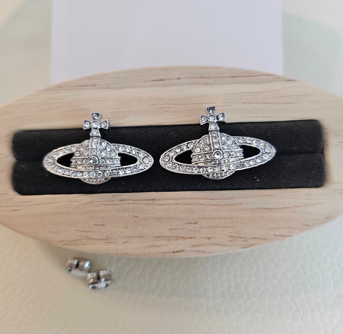 비비안웨스트우드 업사이클링 올큐빅 은장 귀걸이 상품이미지1