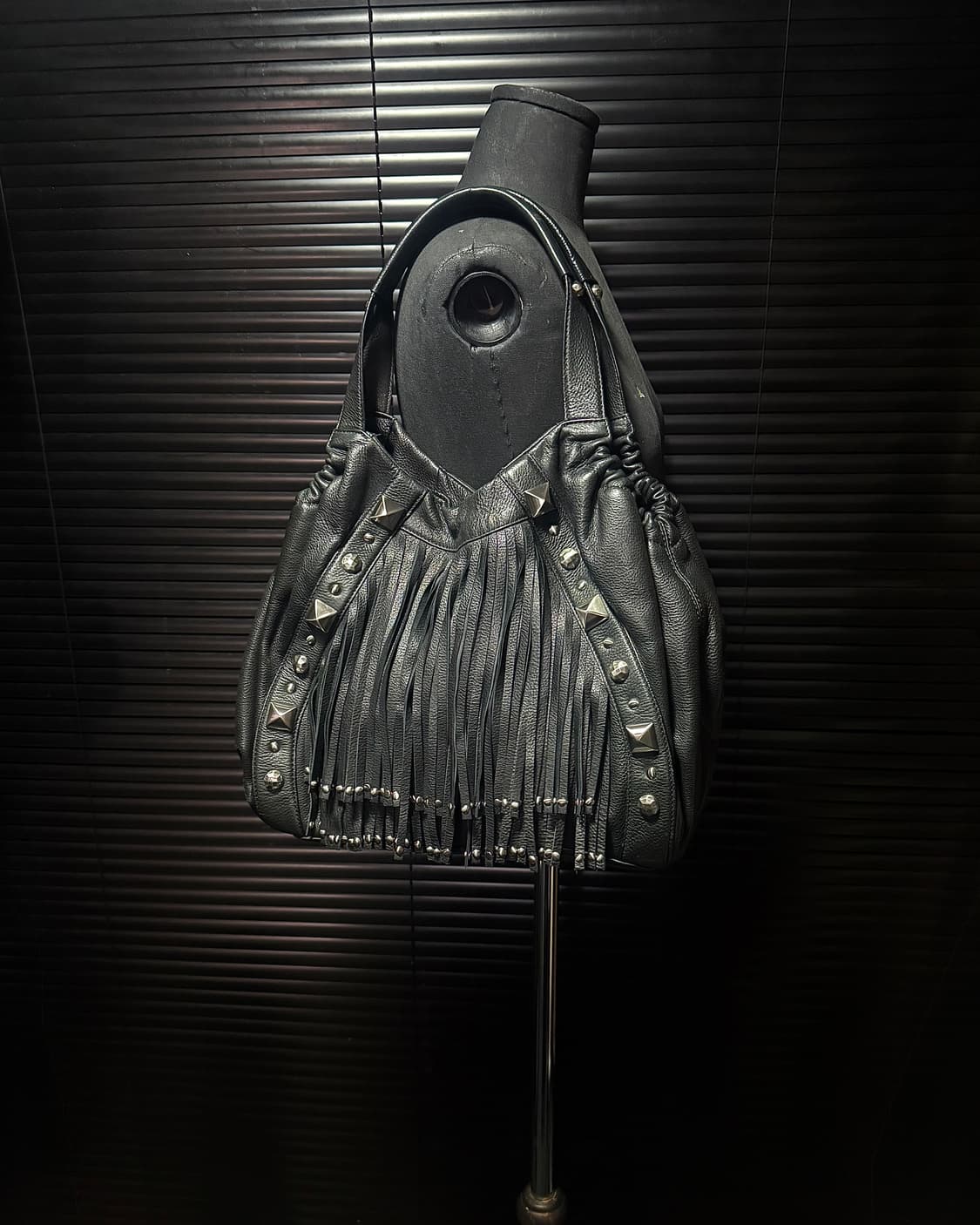 CETTU 찡 스터드 블랙 레더 소가죽 프린지 웨스턴 숄더백 고스 펑크 상품이미지1