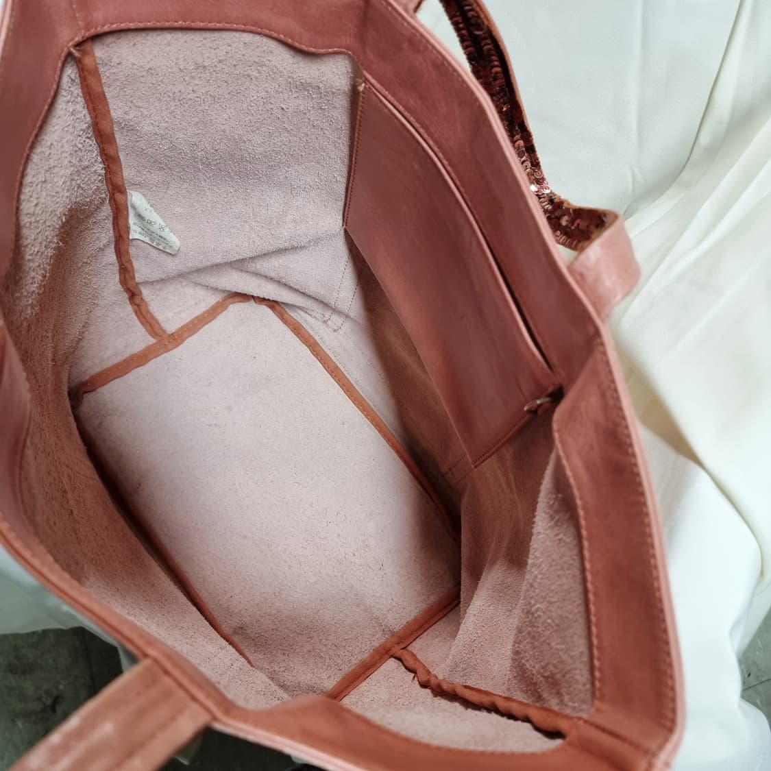 바네사브루노 스팽글 소가죽 토트백 (캔버스원단 아님)  상품이미지5