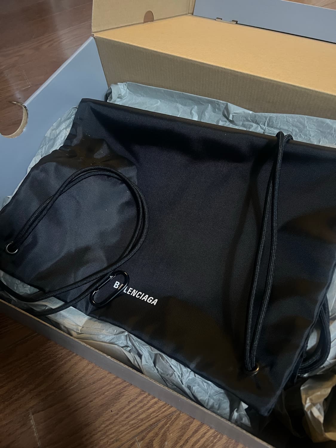 발렌시아가 디펜더 42 상품이미지4