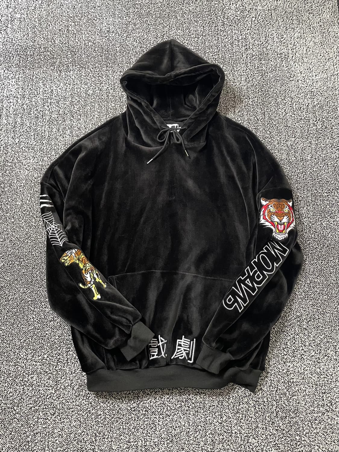 빈티지9. MOON 타이거 벨벳 후드티 기모 블랙 후드 상품이미지1