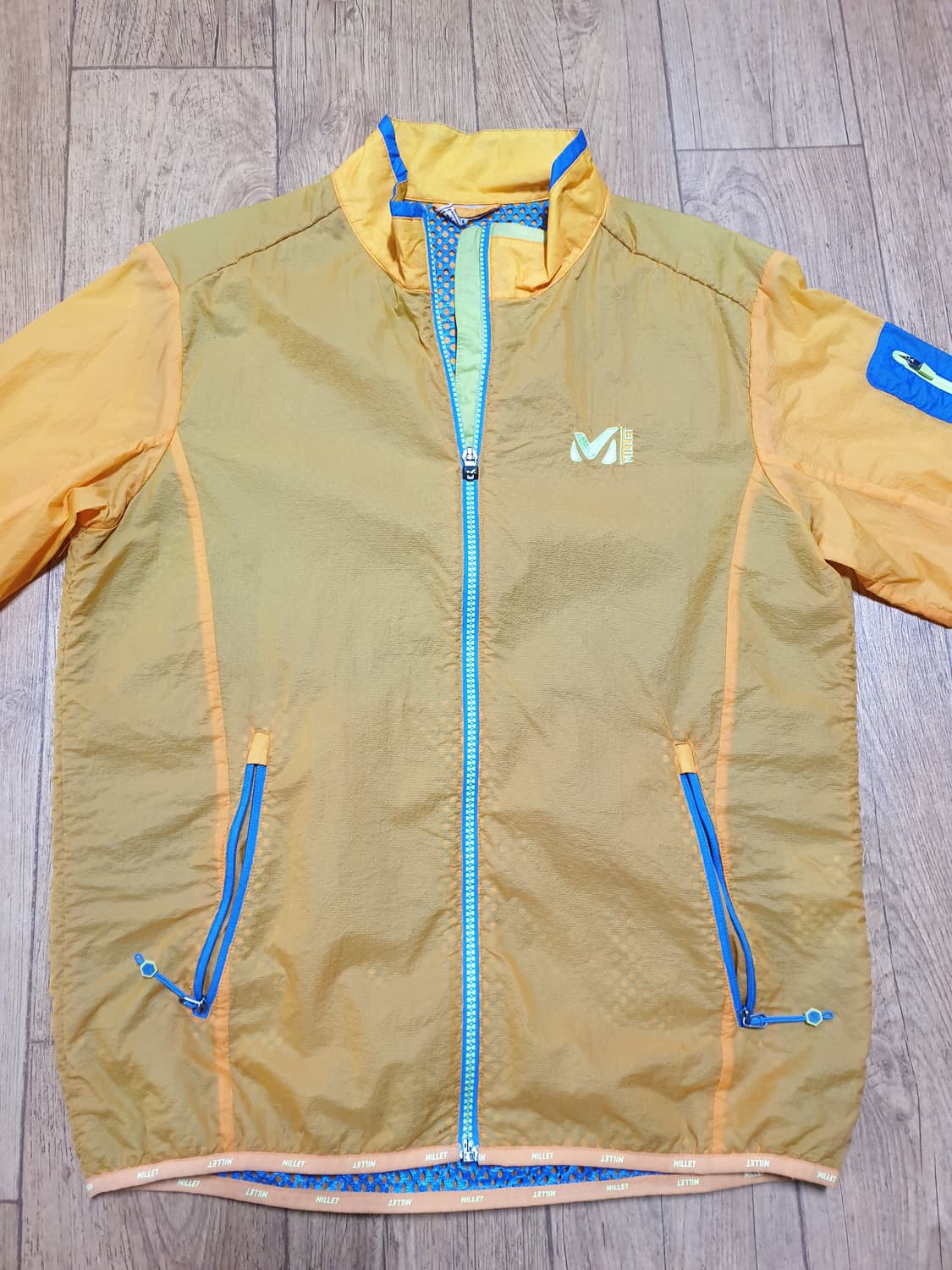 1210 밀레 아웃도어 바람막이 95 사이즈입니다 상품이미지1