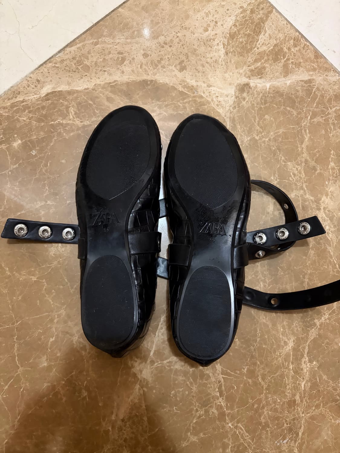 자라 스터드 엠보싱 발레리나 플랫슈즈 상품이미지5