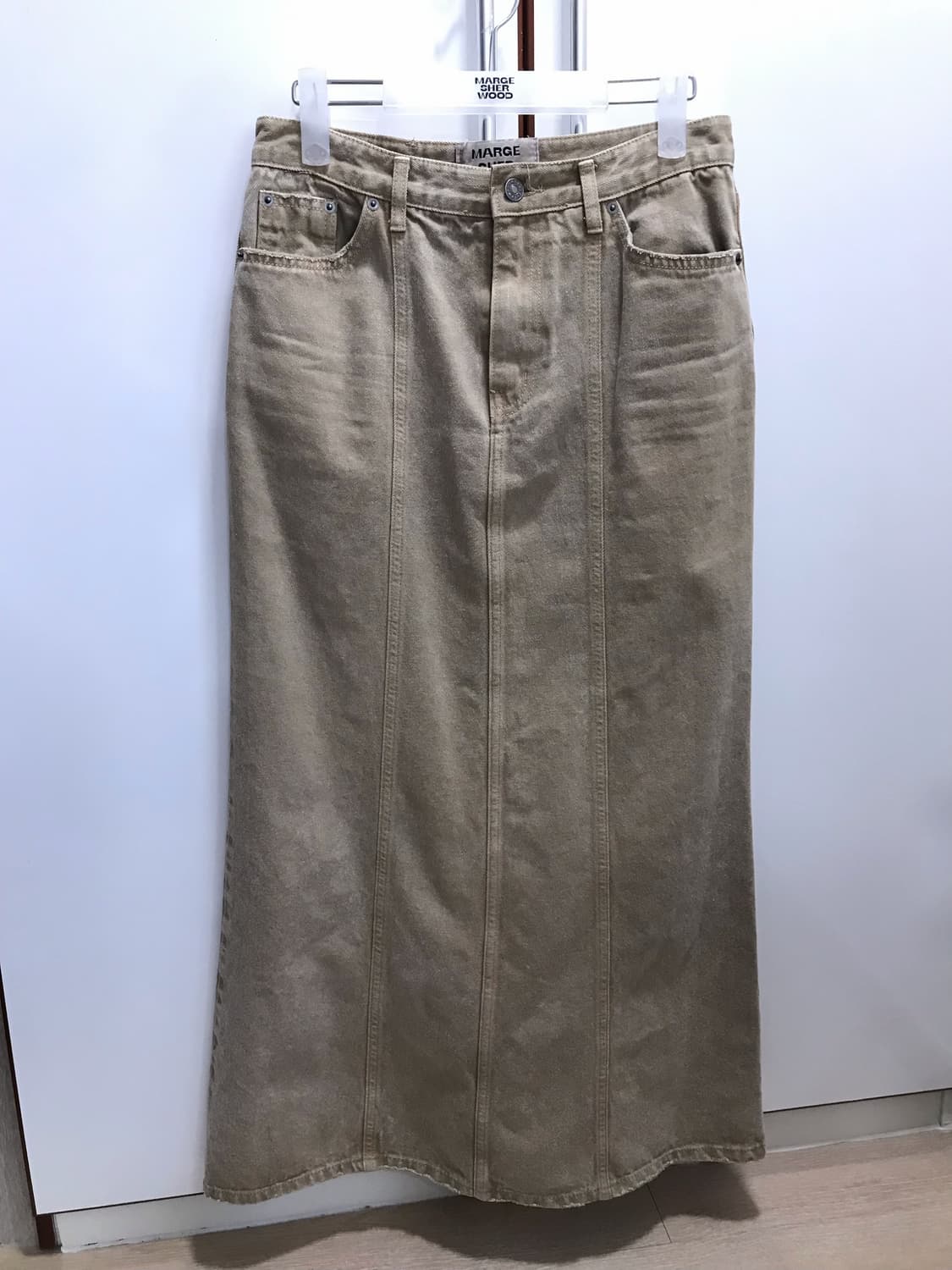 마지셔우드 SNOW WASHED MAXI DENIM SKIRT_camel 상품이미지2