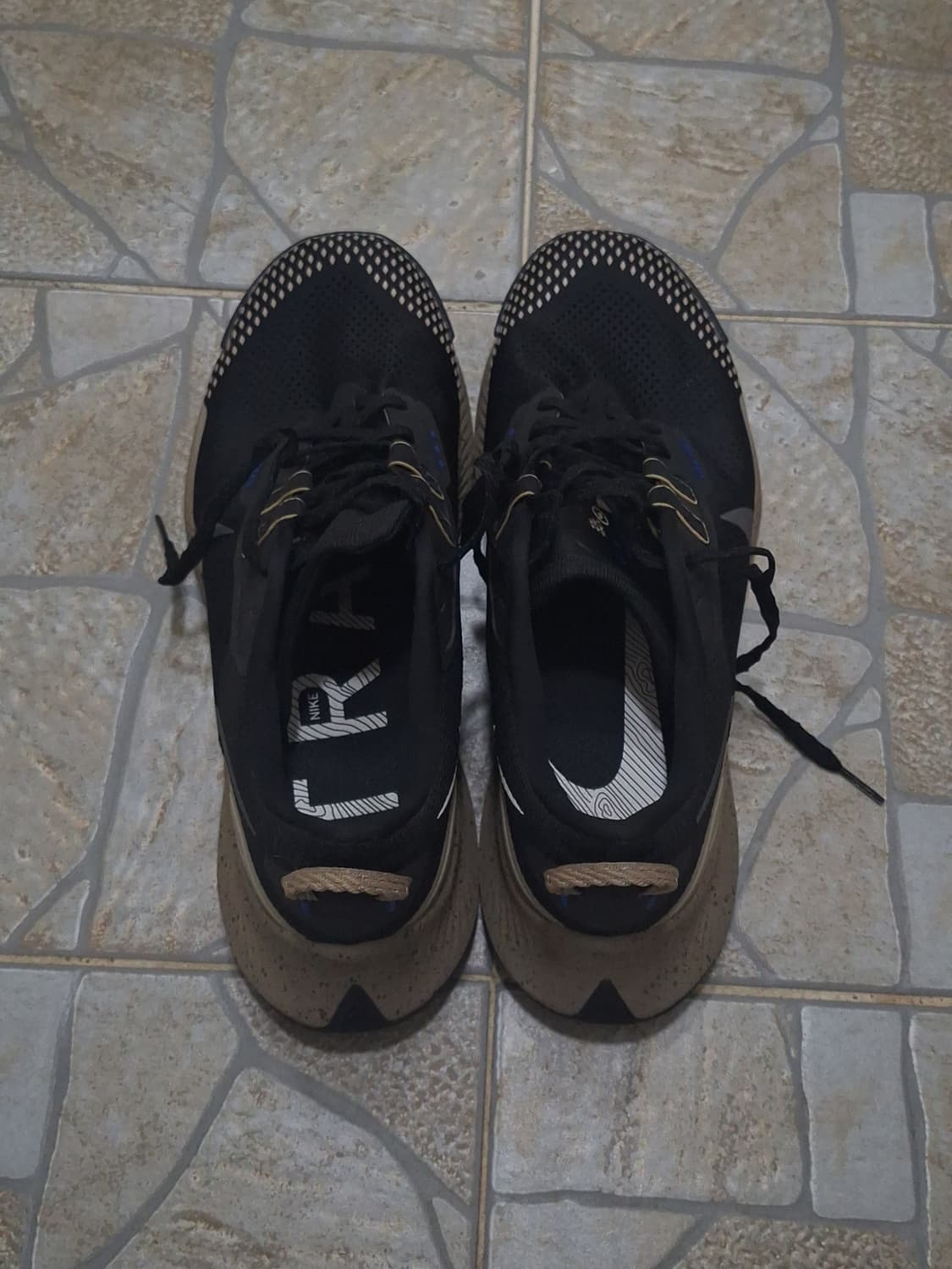 나이키 페가수스 트레일 3 블랙 아이언 그레이 카키 상품이미지3