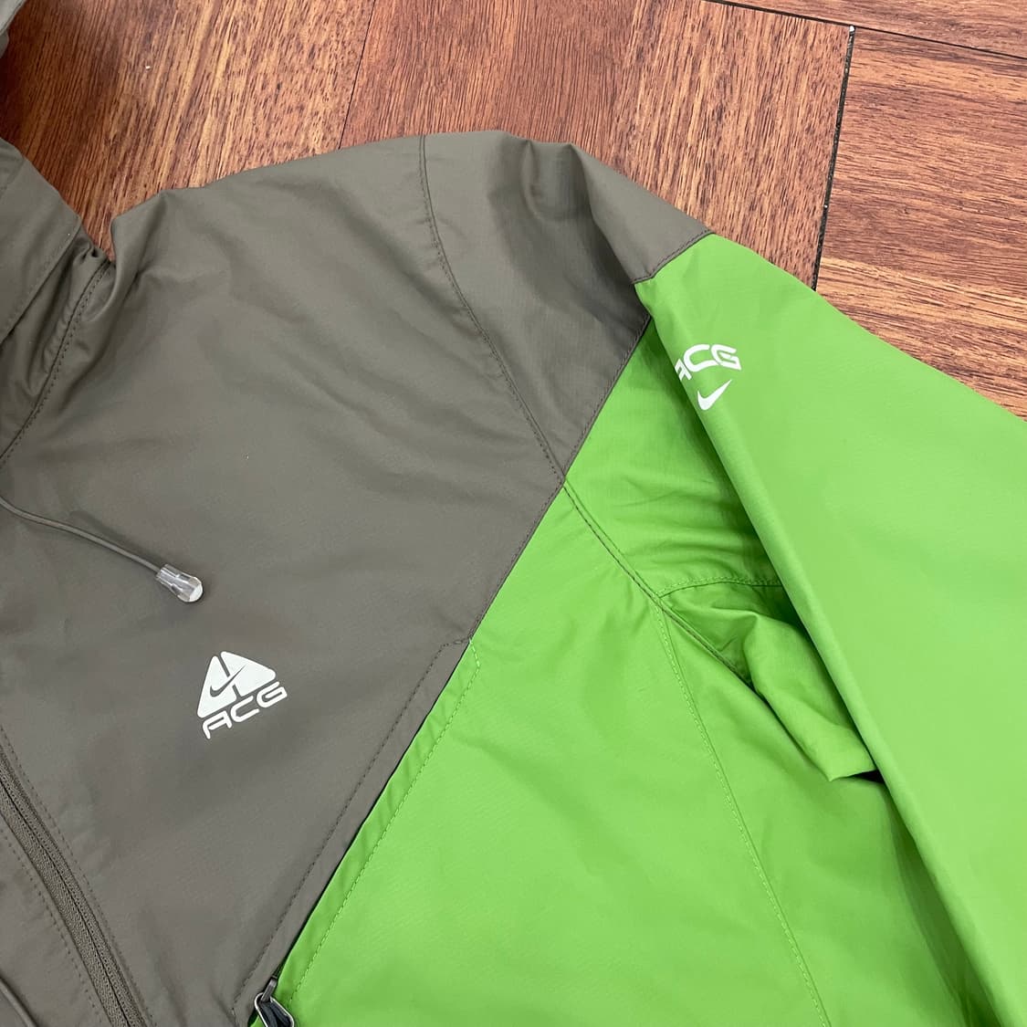 나이키 ACG 바람막이 상품이미지2