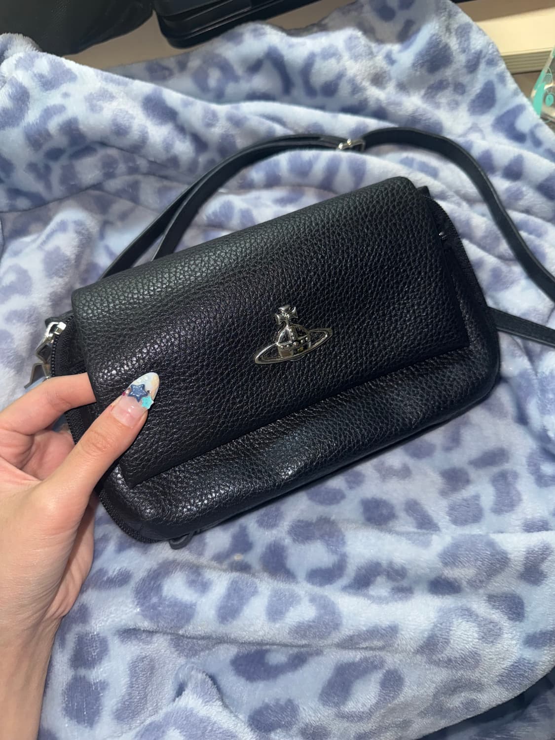 비비안웨스트우드 빈티지 은장 로고 크로스백 가방 블랙 상품이미지8