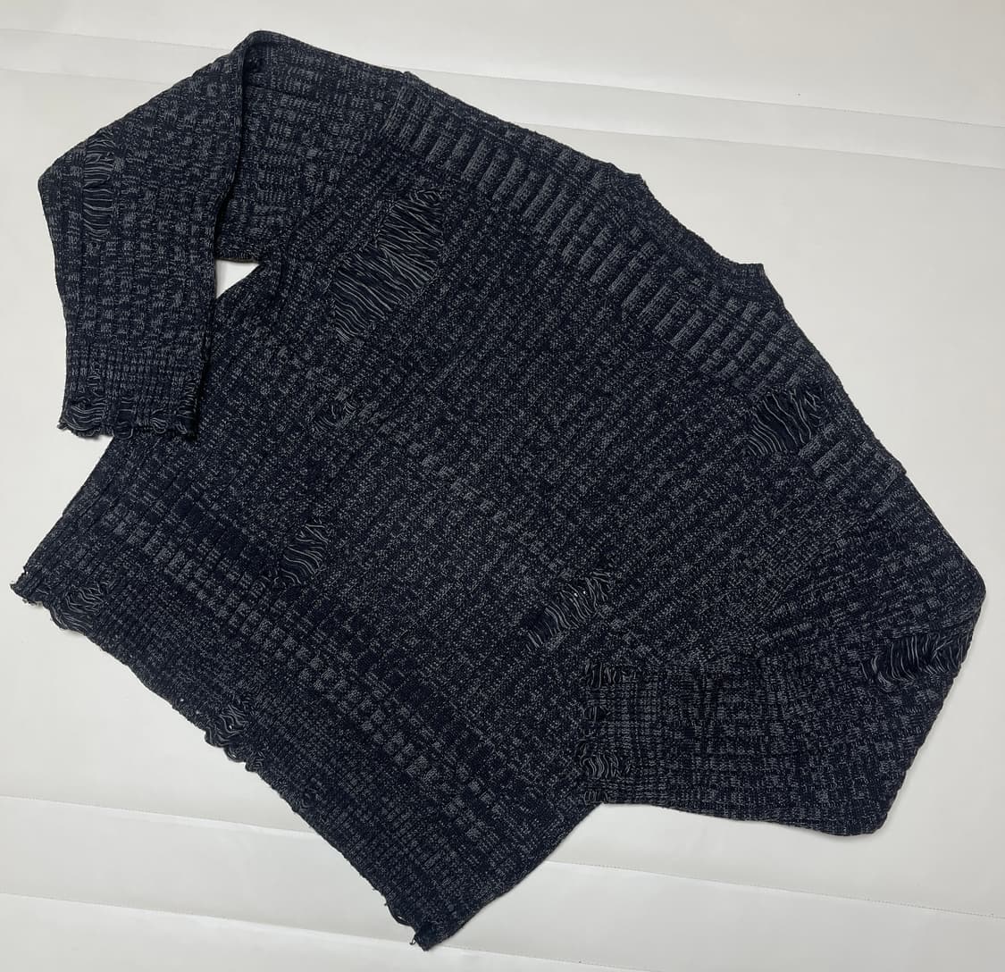 메인부스 Fragile Club Damage Sweater 상품이미지2