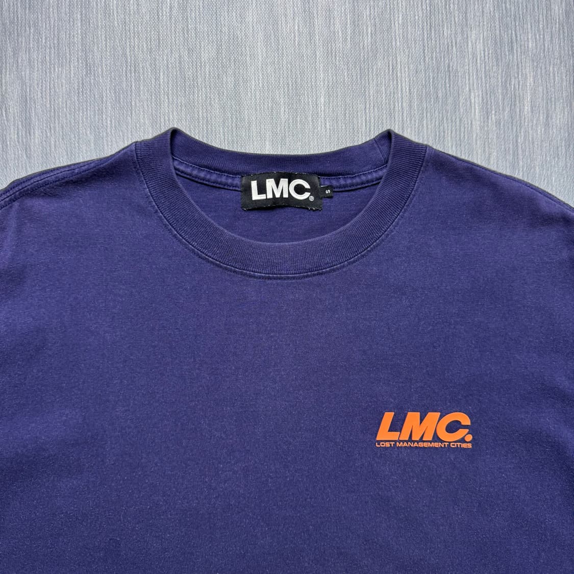 LMC 백프린팅 반팔티 (네이비/오렌지 로고) 상품이미지4