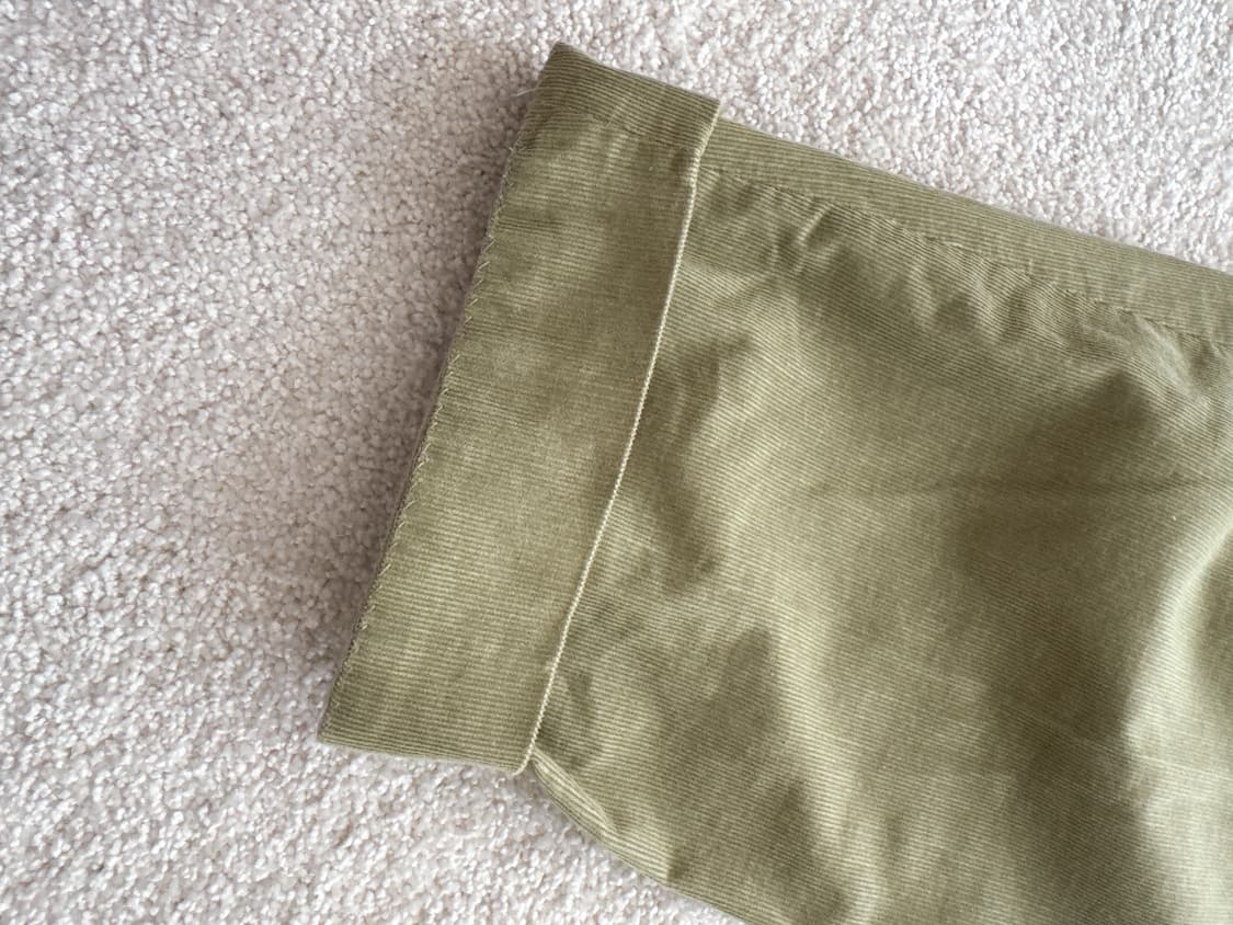 [COS] 코스 투턱 허리밴딩 코듀로이 치노 팬츠 착샷 상품이미지9