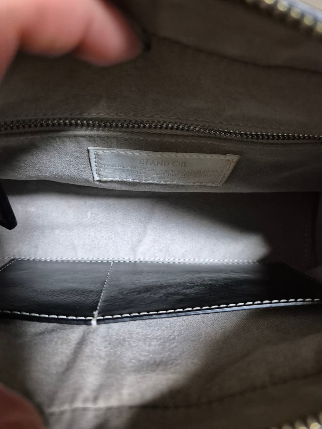 스탠드오일 포스트백  스티치 블랙 핸드백 상품이미지8