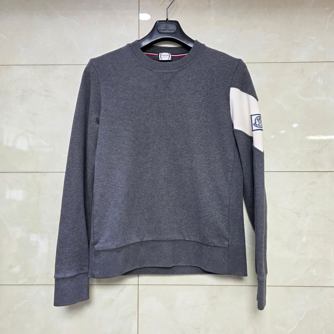 {클로젯}[M][백화점판]몽클레어 감마블루 맨투맨 상품이미지1