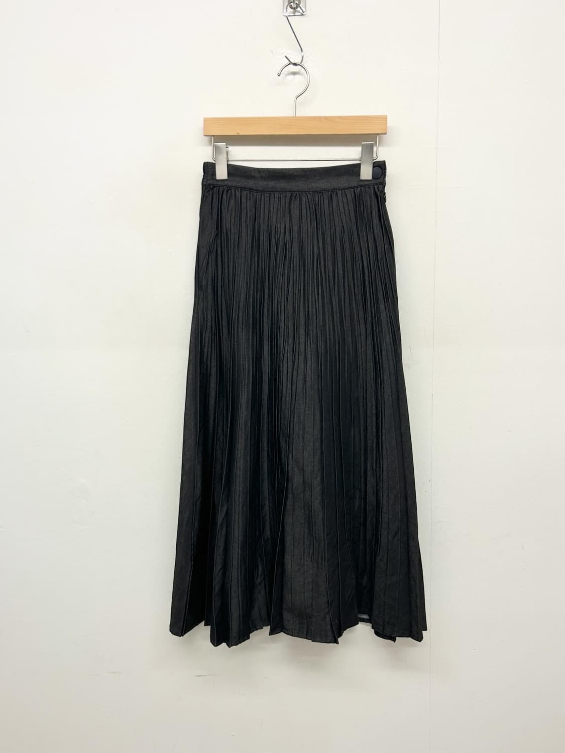 안트가우지 플리츠 데님 롱 스커트 상품이미지1