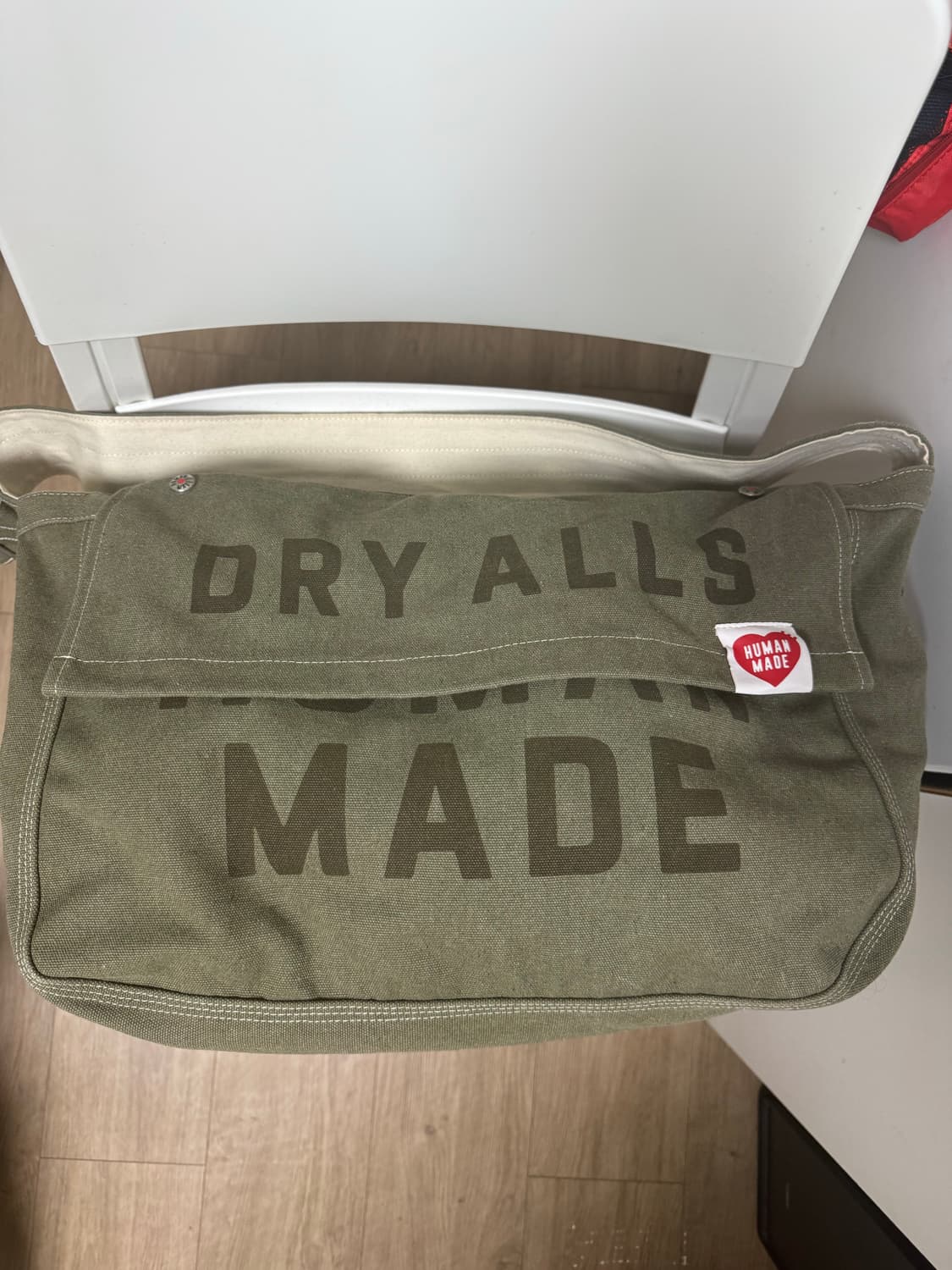 휴먼 메이드 메일백 올리브 드랩 상품이미지2