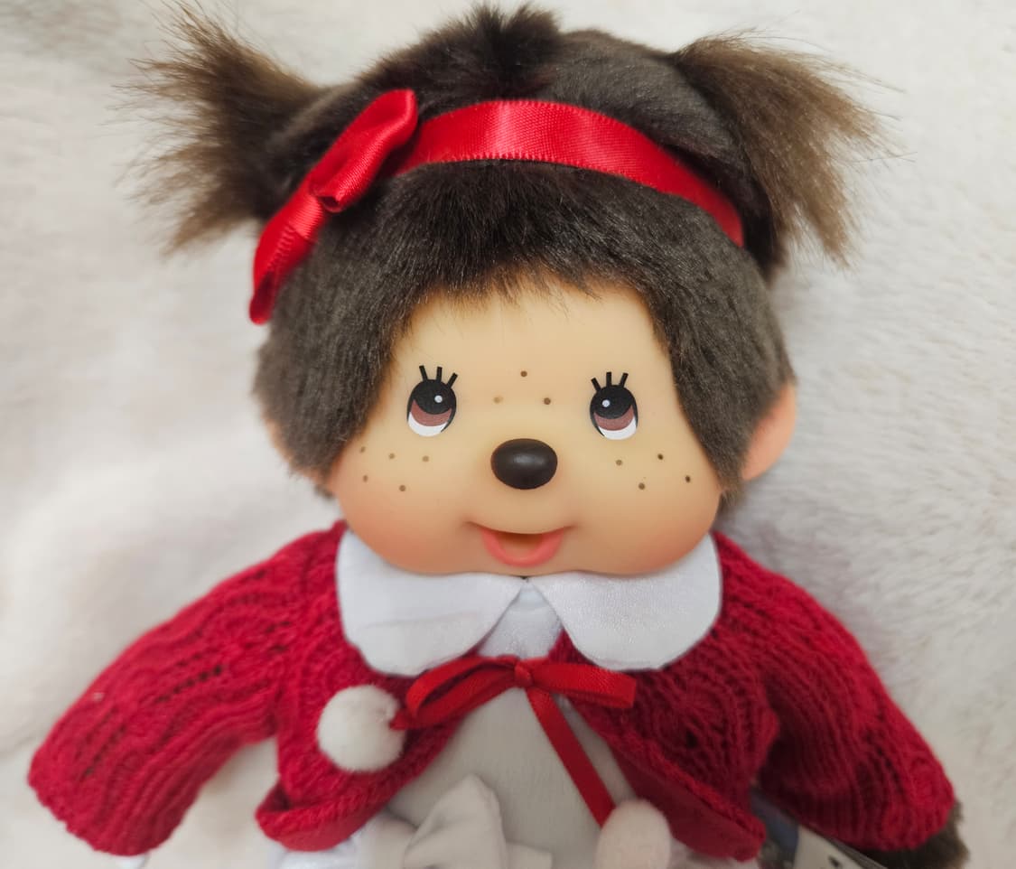 고전 패션 빨간 가디건 입은 몬치치 인형 상품이미지4