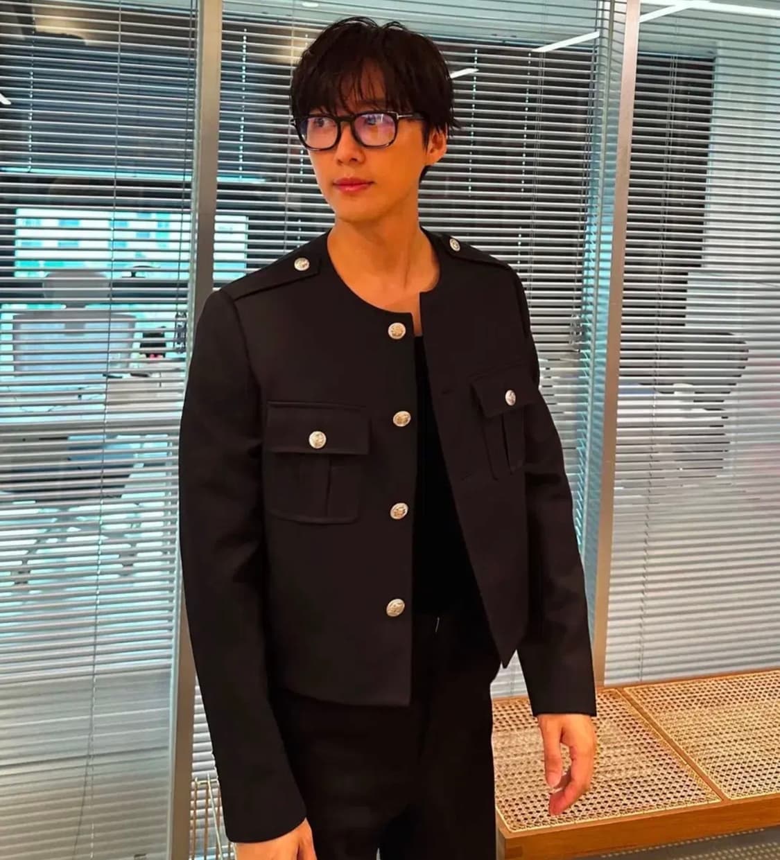 [BTS 뷔님 착용] 셀린느 24fw 샤세르 밀리터리 자켓 상품이미지3