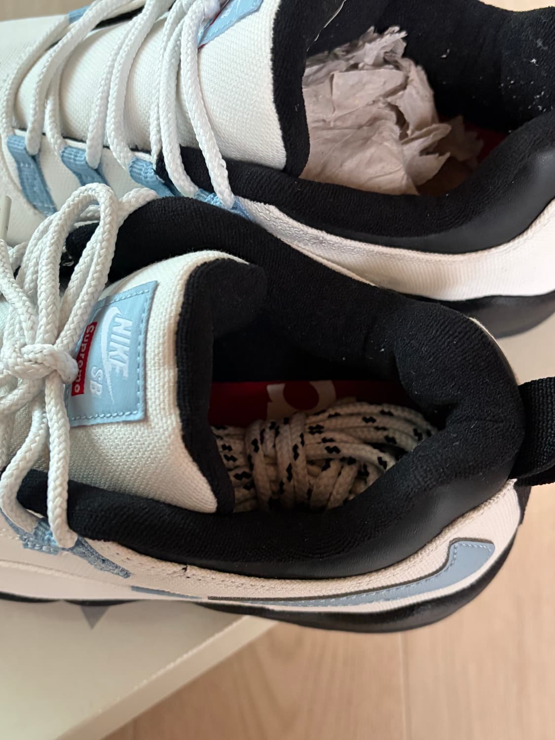 나이키 x 슈프림 SB 다윈 로우 화이트 상품이미지2