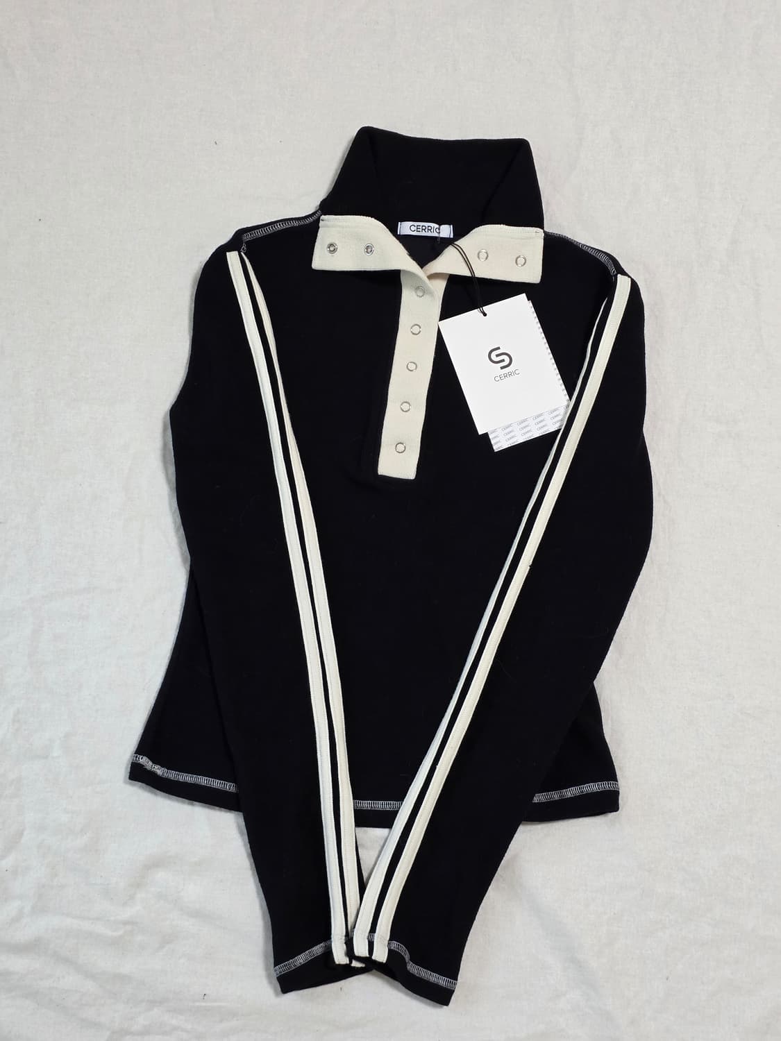 CERRIC 세릭 라인 하이넥 버튼 니트 탑 상품이미지4